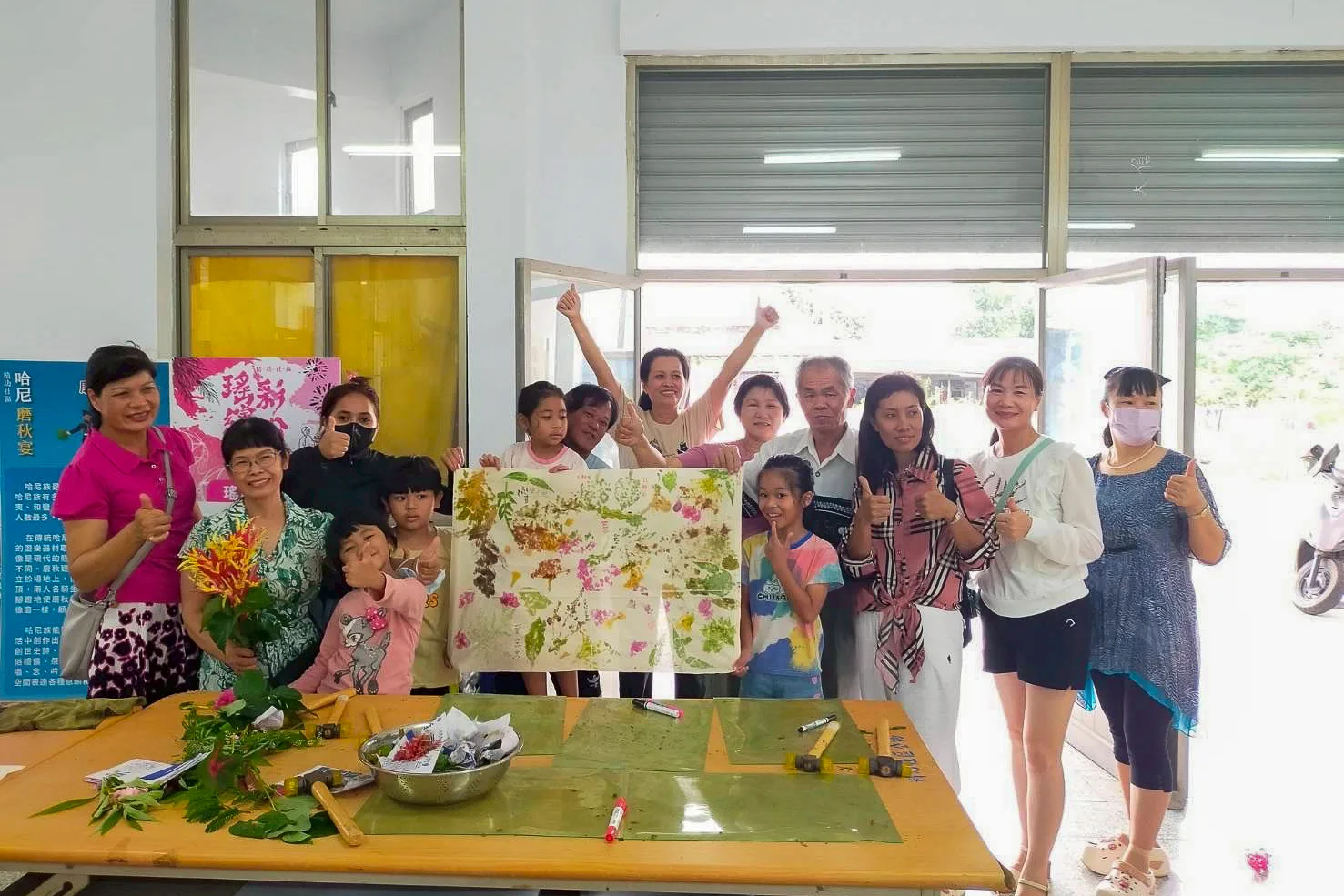 活動安排體驗植物植物敲染。美濃戶政事務所提供