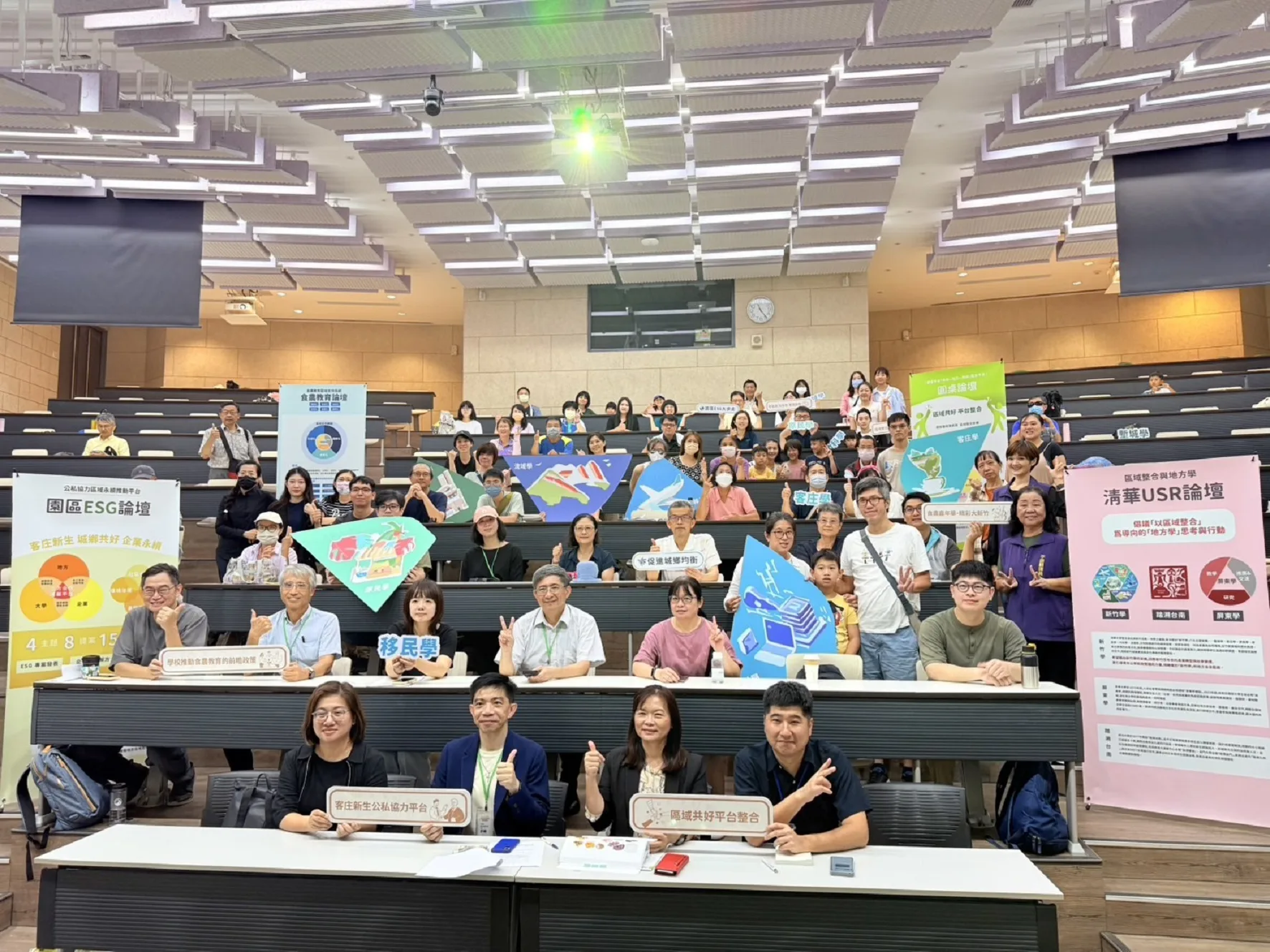 圓桌論壇大合照。客委會提供