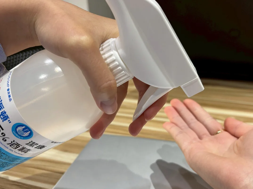 歐盟正考慮將乙醇列為增加致癌風險的危險物質，若此舉最終定案，醫院現行使用的許多款乾洗手和清潔劑將遭到禁用。示意圖