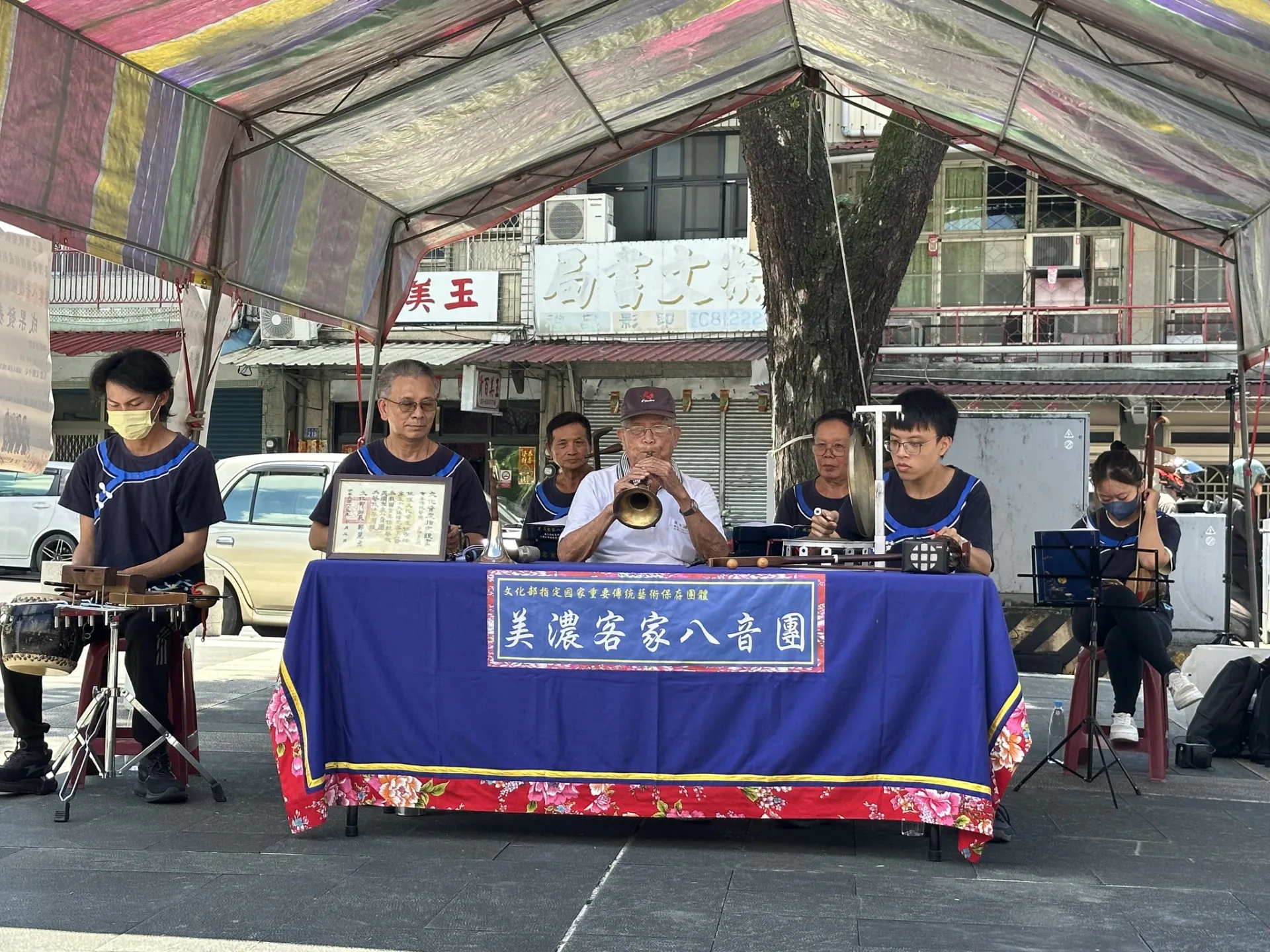 作為文化部公告的「客家八音傳統表演藝術保存者」,美濃客家八音團以深厚文化底蘊重現昔日陪伴婚喪喜慶、祭典儀式的樂聲。翻攝自臺灣音樂館 臉書