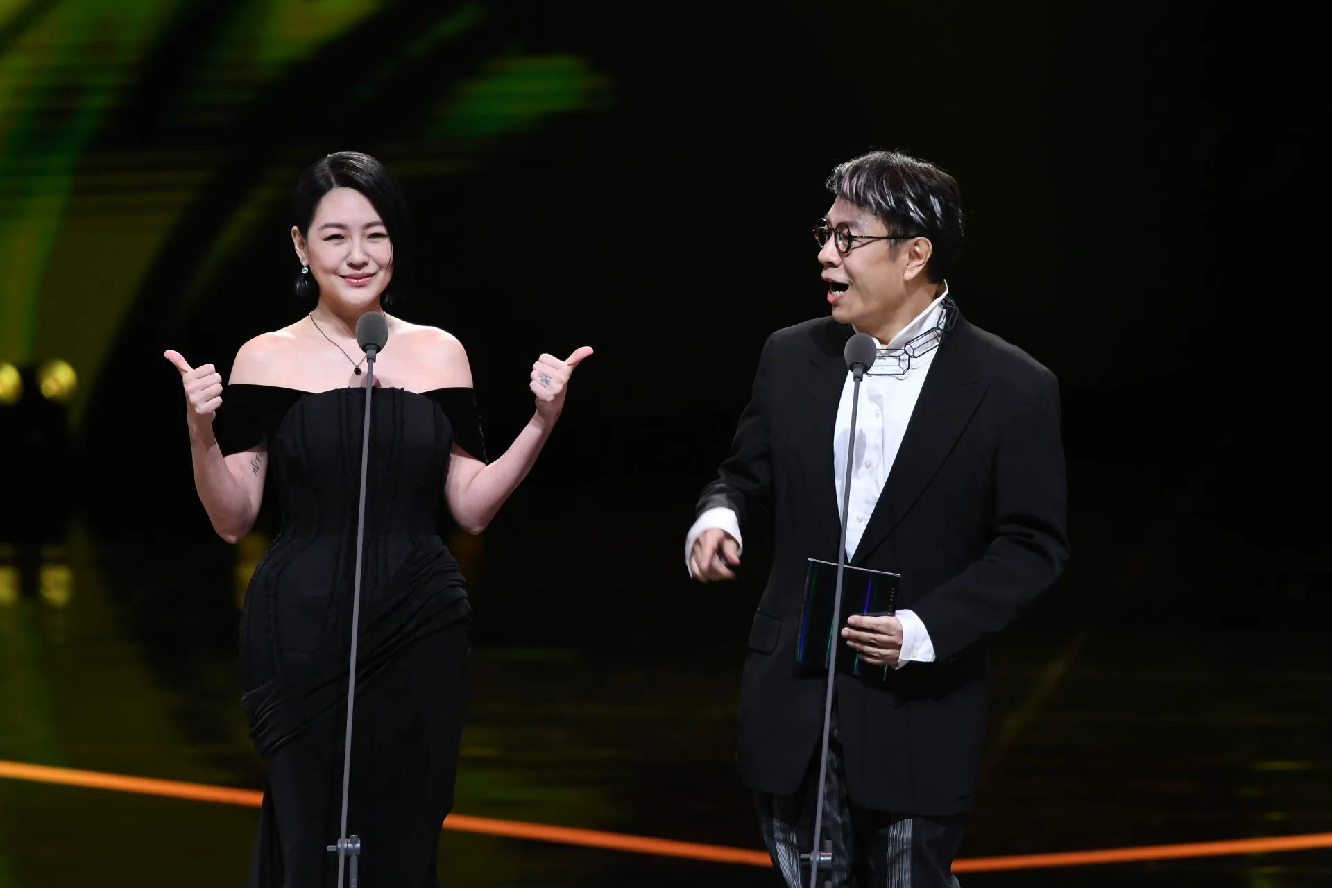 節目類典禮收視最高點,落在「康熙來了」小S和蔡康永,2人合體揭曉綜藝節目主持人獎。三立提供