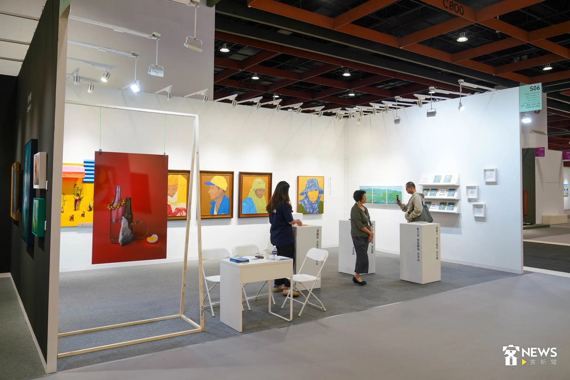 2025台北藝博首度策畫客家展區「話客・畫客─客家文學美術的當代湊陣」。范修語攝