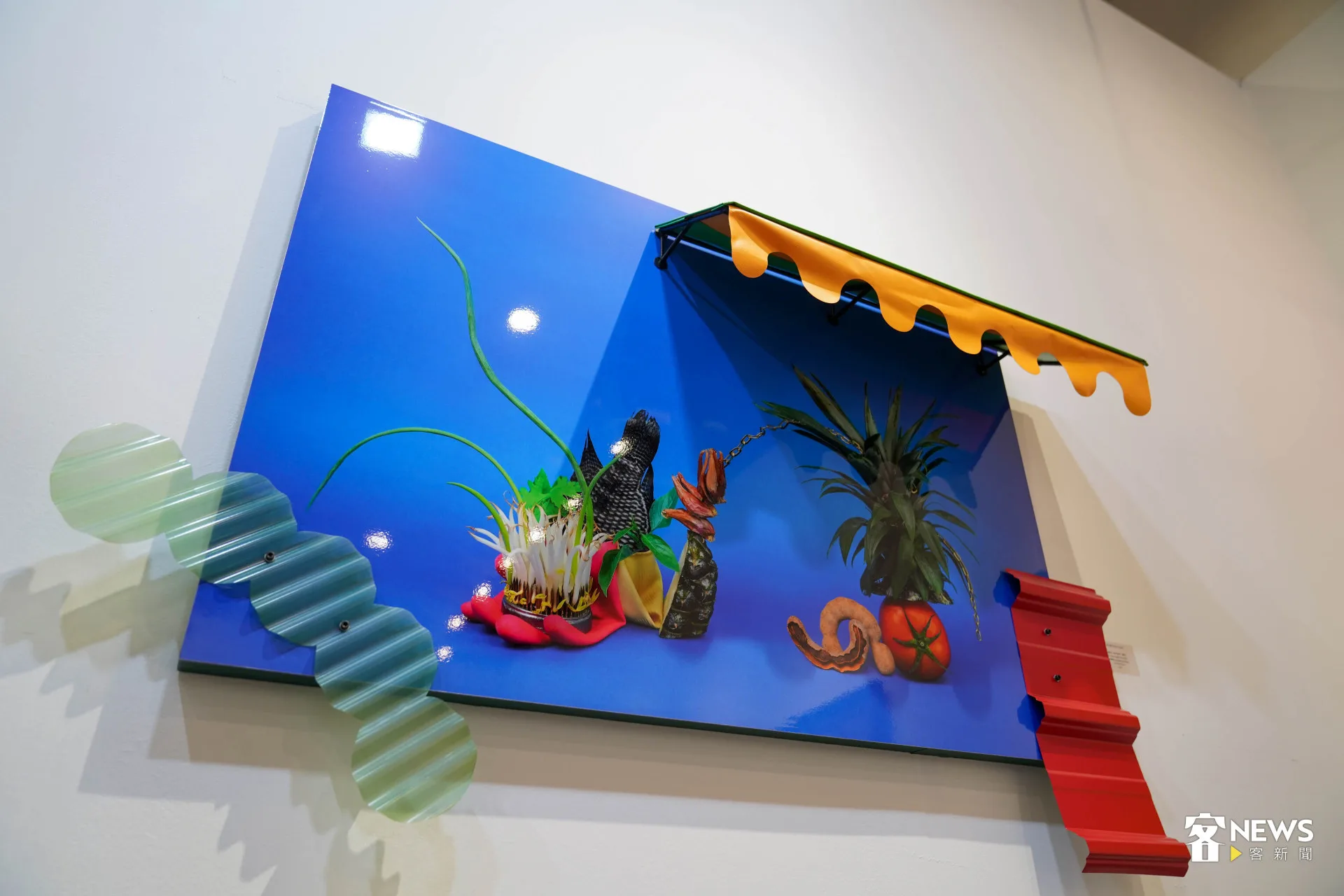 客家展區展出程仁珮作品。范修語攝