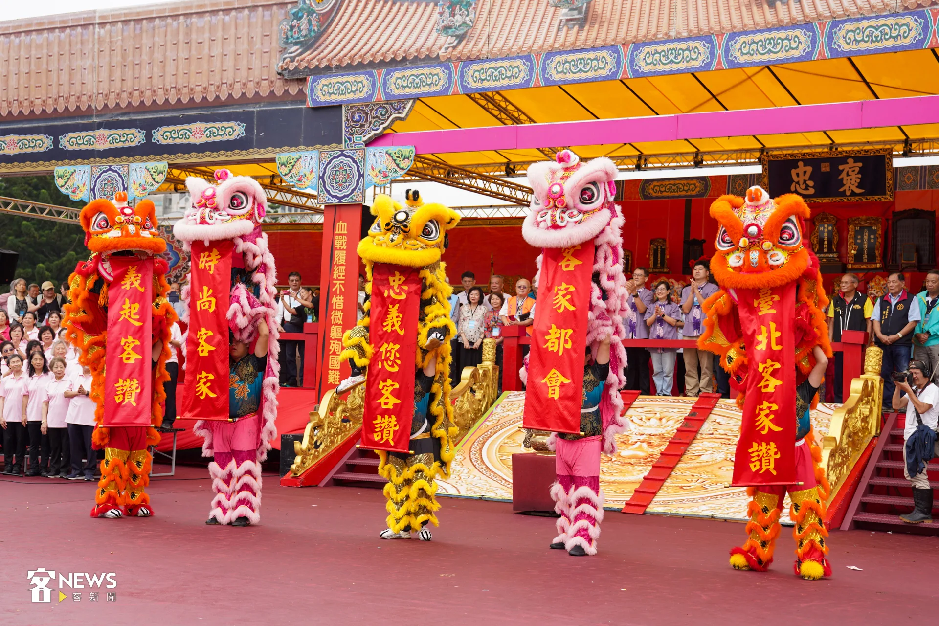 恭迎全臺23間宮廟的義民爺與忠勇公北上齊聚。洪藝晅攝