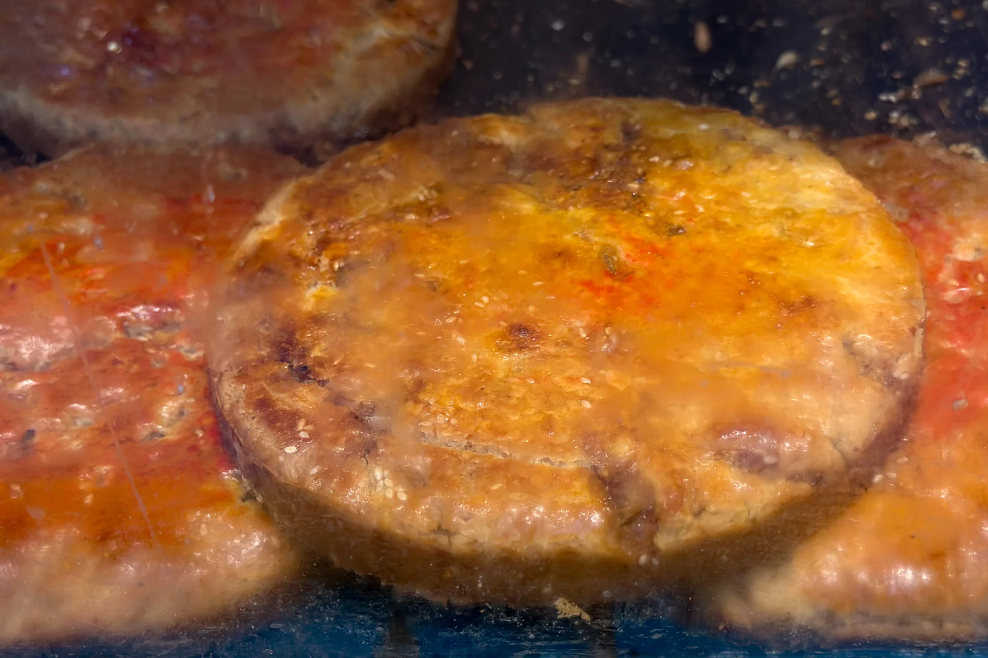 喜餅用的餅是這種大小。蕭秀琴攝