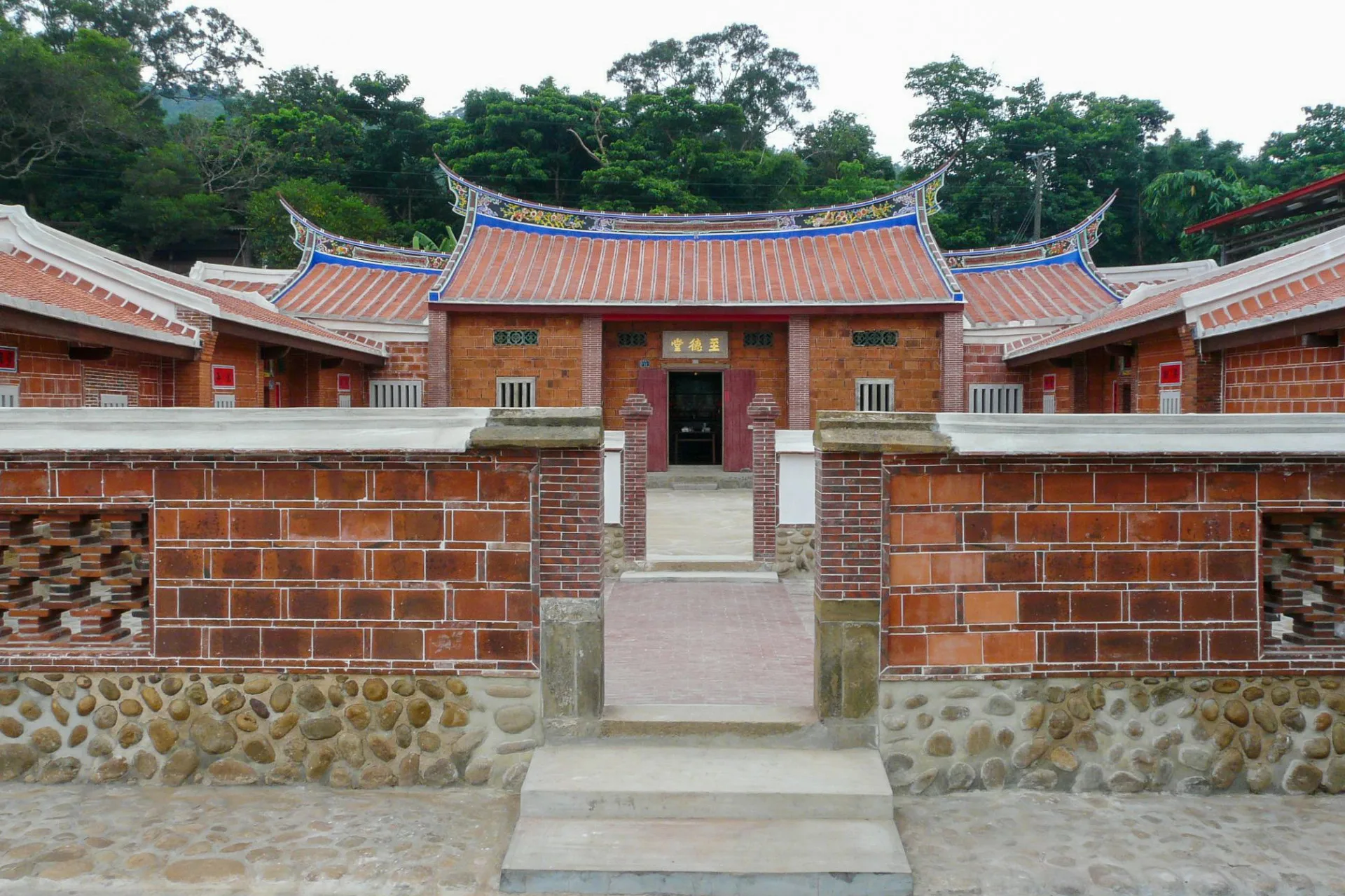 新竹縣新埔鎮的吳濁流故居,比一般的三合院還大座,可以住更多人,想像一下,以前住在這裡的人是不是全客語。楊國鑫攝