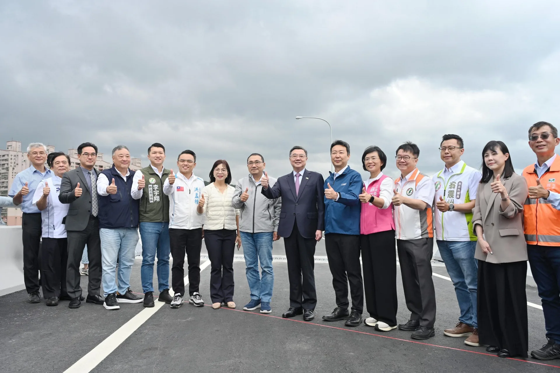 國道1號五股交流道新增北出匝道,今(27)日下午4時正式開放通車,通車典禮上午舉行。新北市政府提供