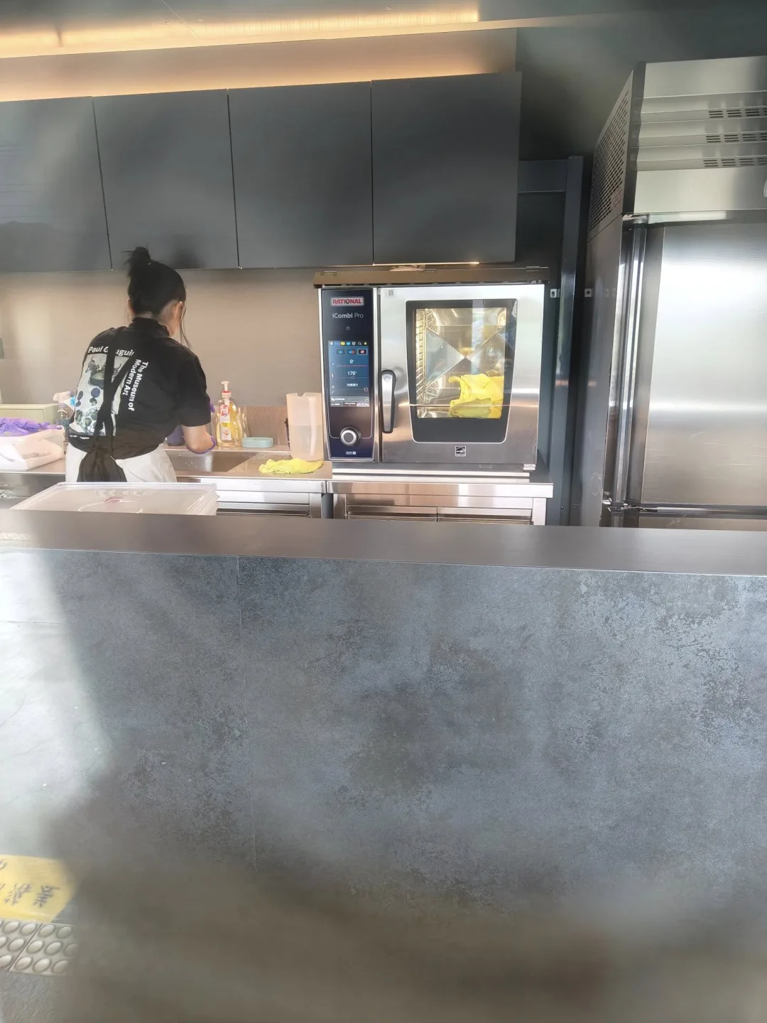 海風號竟使用餐車烤箱烘乾抹布。