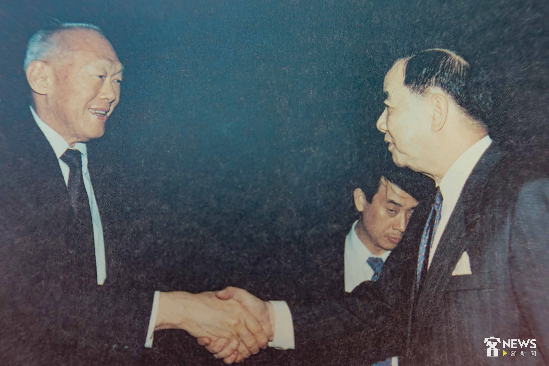 房金炎擔任外交部次長時晉見新加坡總理李光耀。房徐蕙英提供