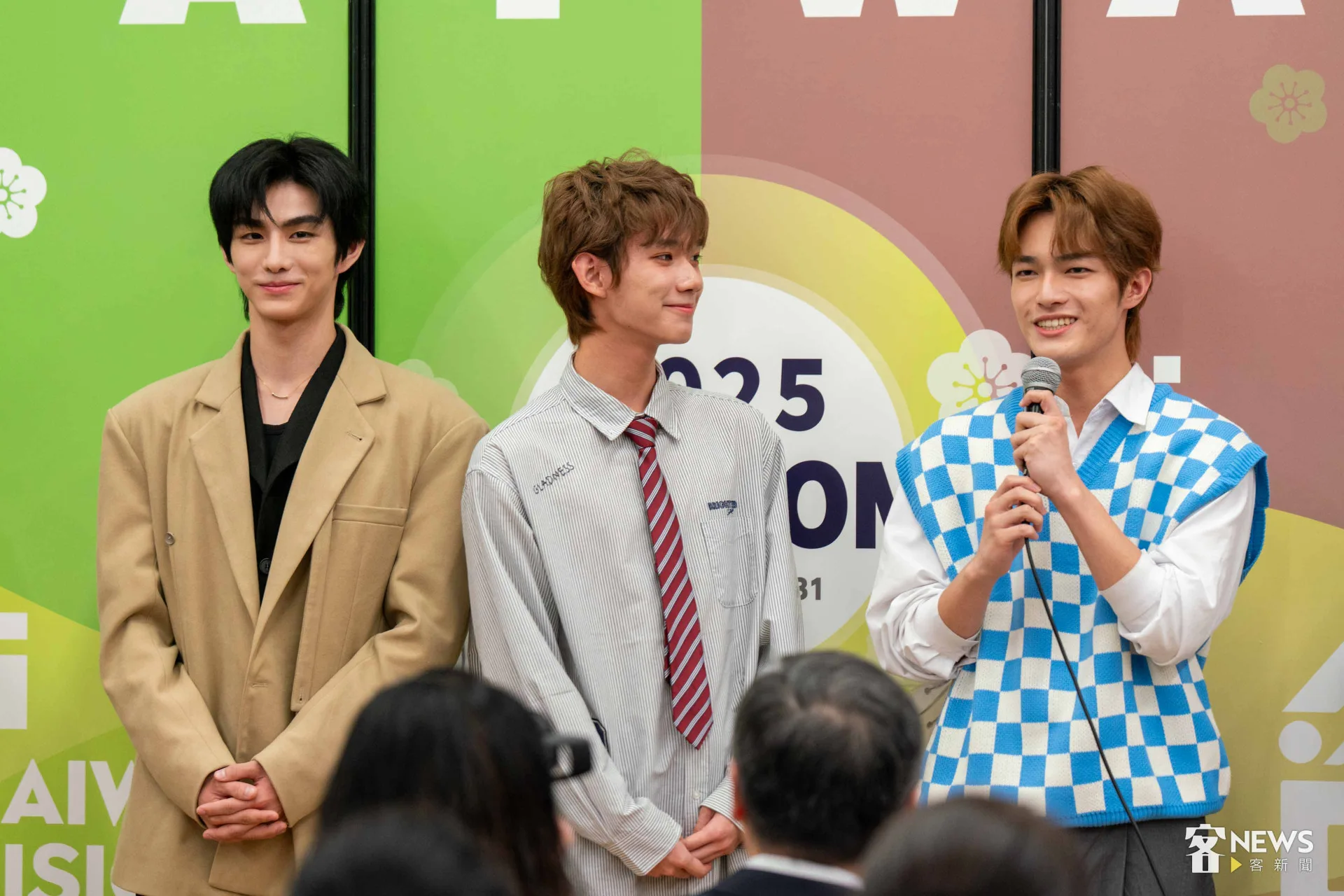 新生代演員鄭彫秦（右起）、張鈞嘉與鄭彫秦與禾雁凱在台灣日上宣傳BL劇《轉過頭幫你擦眼淚》。李台源攝