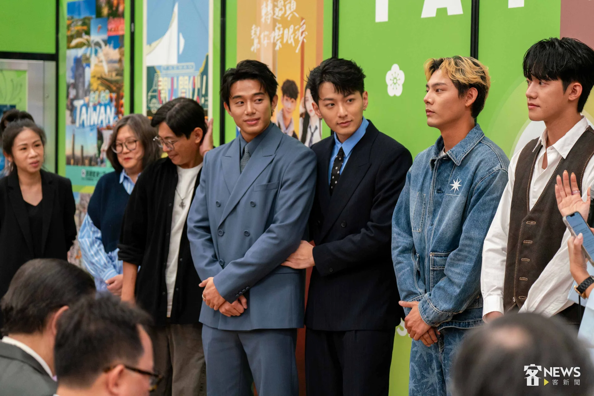 台劇《向流星許願的我們》演員團隊在東京國際影視市場展台灣日活動宣傳新戲。李台源攝