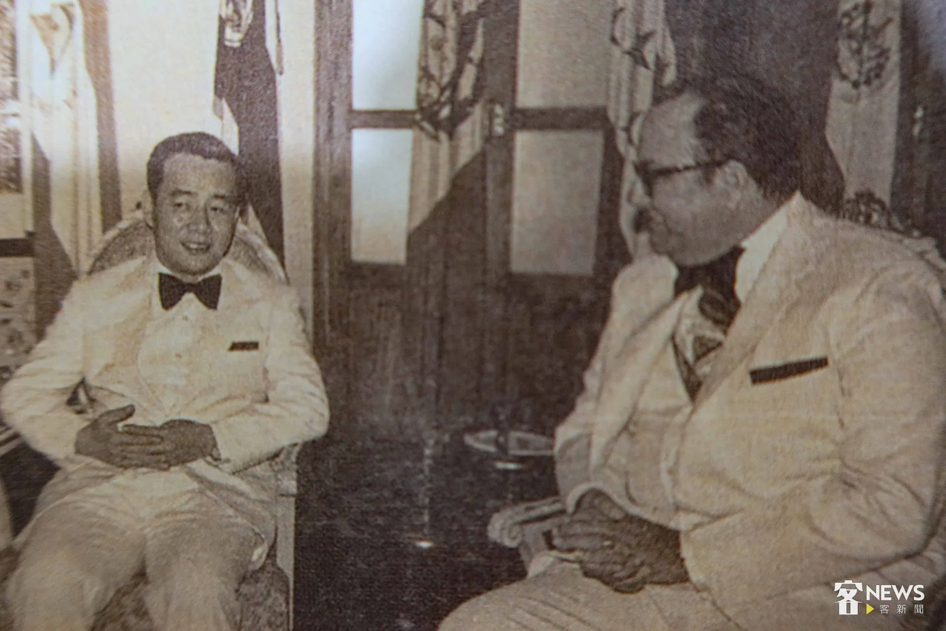 1972年房金炎向尼加拉瓜總統蘇慕薩呈遞到任國書，並單獨懇談。房徐蕙英提供