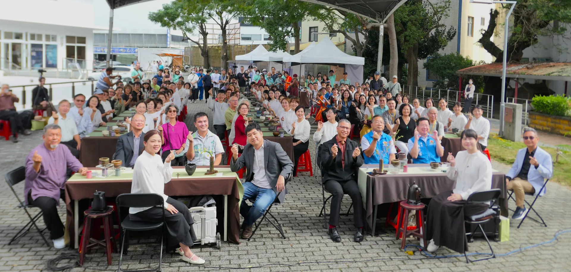 今年的開幕帶來別開生面的「雙人百碗茶席」。客委會提供