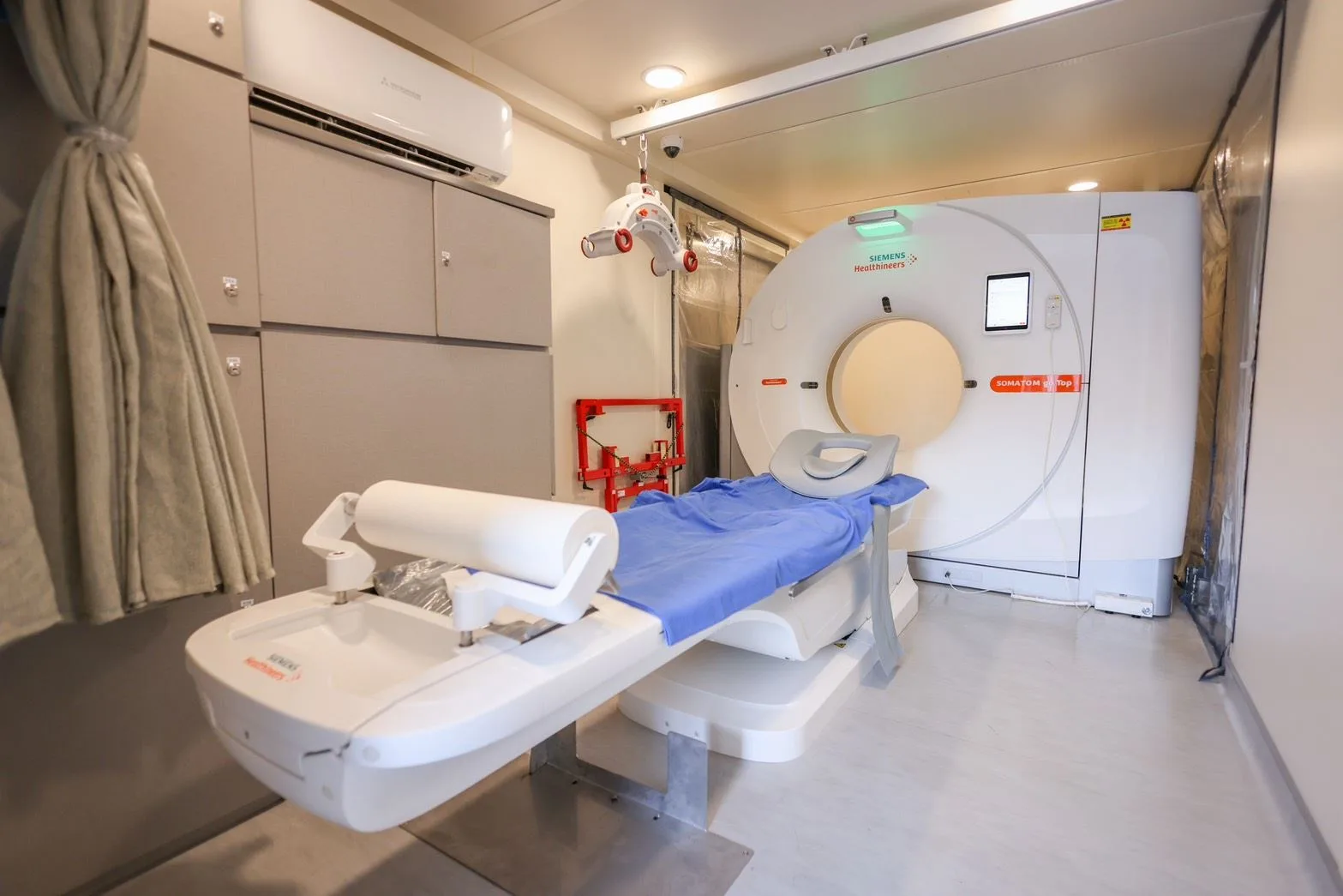 行動CT醫療車結合軍工與醫療科技。桃園市政府提供