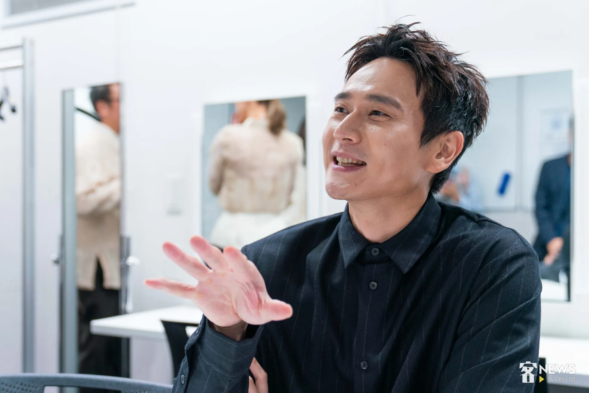 後台採訪時，劉冠廷分享，「長大出外讀書工作，離客語的感覺越來越遠。很榮幸這次可以和客語有緣。」李台源攝