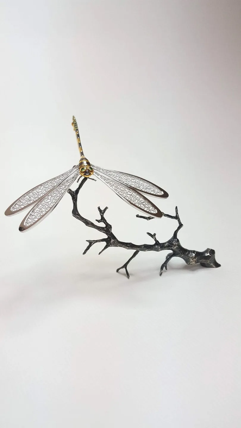 第三屆「匠心之夢」全國文創工藝競賽精品組金獎作品《孤蜓》。翻攝馬文煌FB