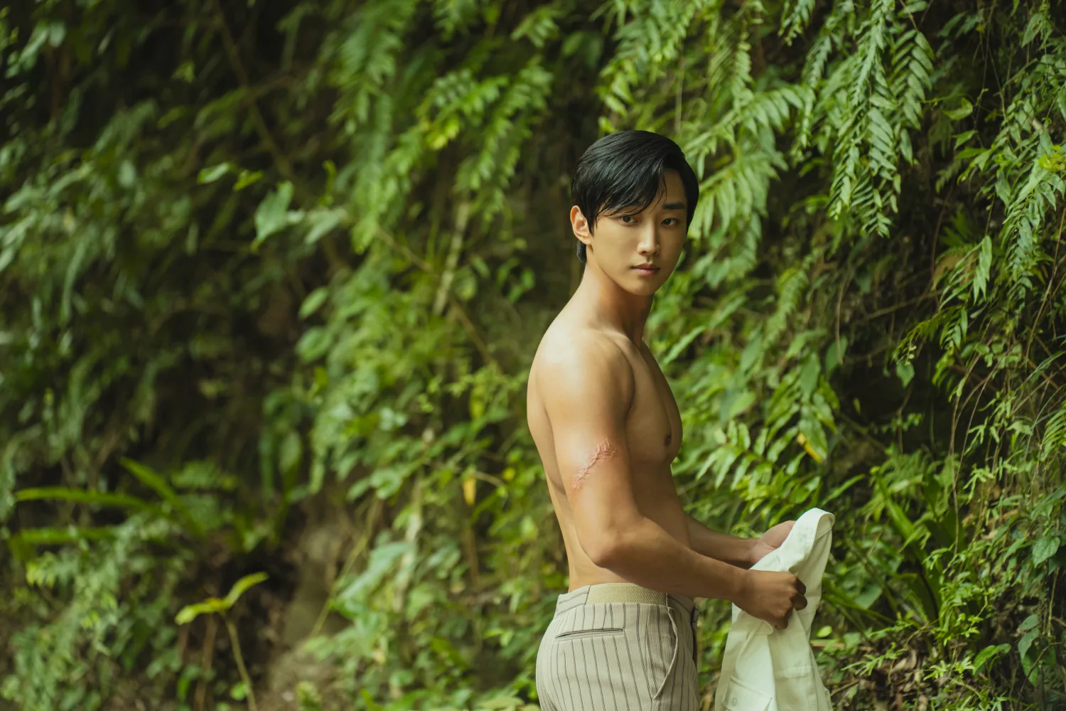 韓星振永在《那張照片裡的我們》秀出精壯好身材。瀚草文創 GrX STUDIO提供