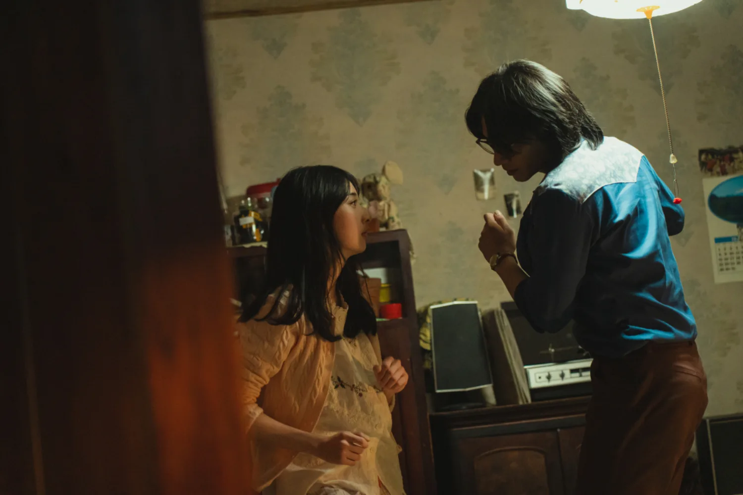 宋柏緯和李沐在《那張照片裡的我們》前導預告中隨音樂起舞。瀚草文創 GrX STUDIO提供