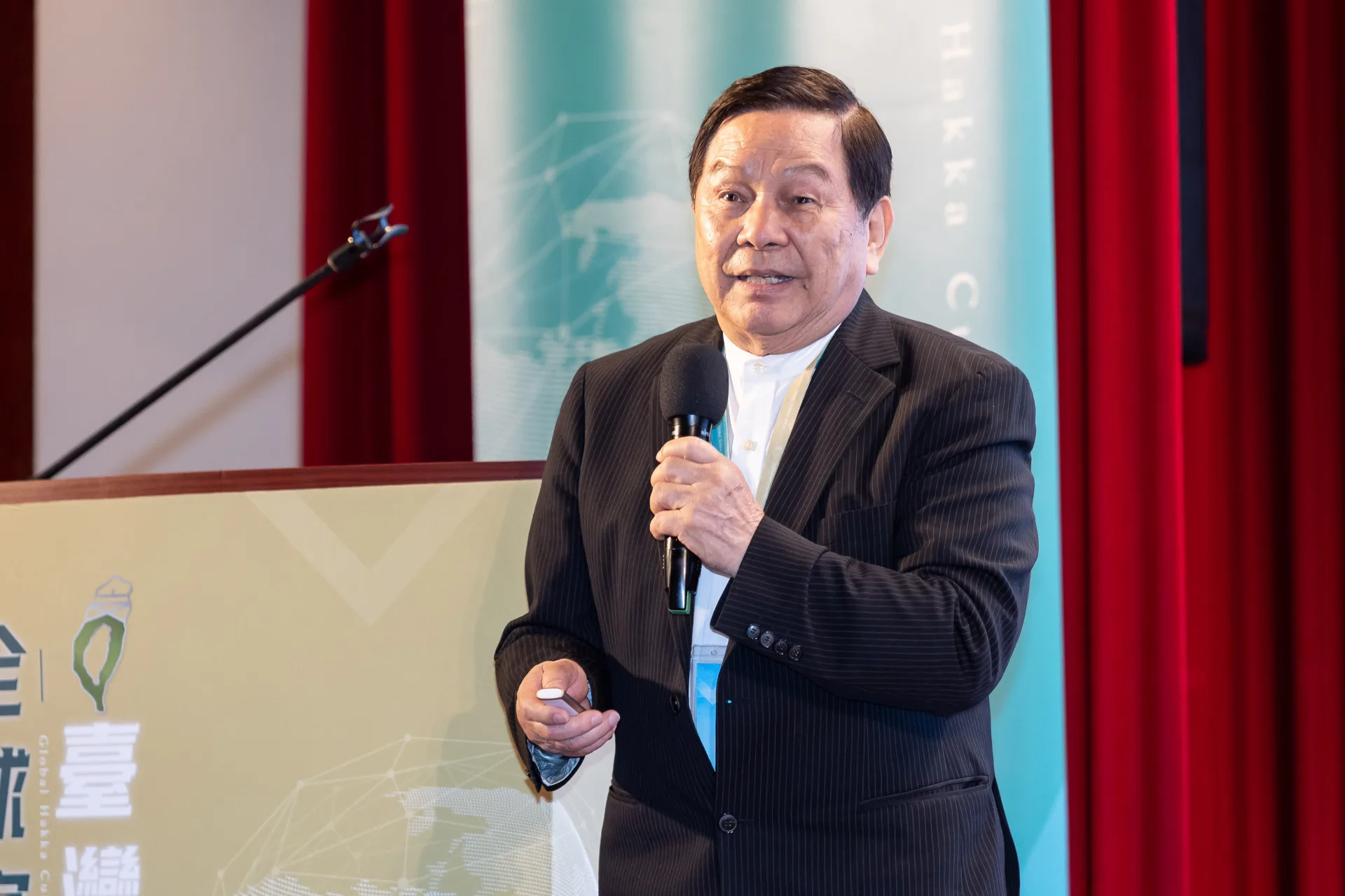 巴西客屬崇正總會名譽會長張永西獲得客家貢獻獎終身貢獻獎。客家委員會提供