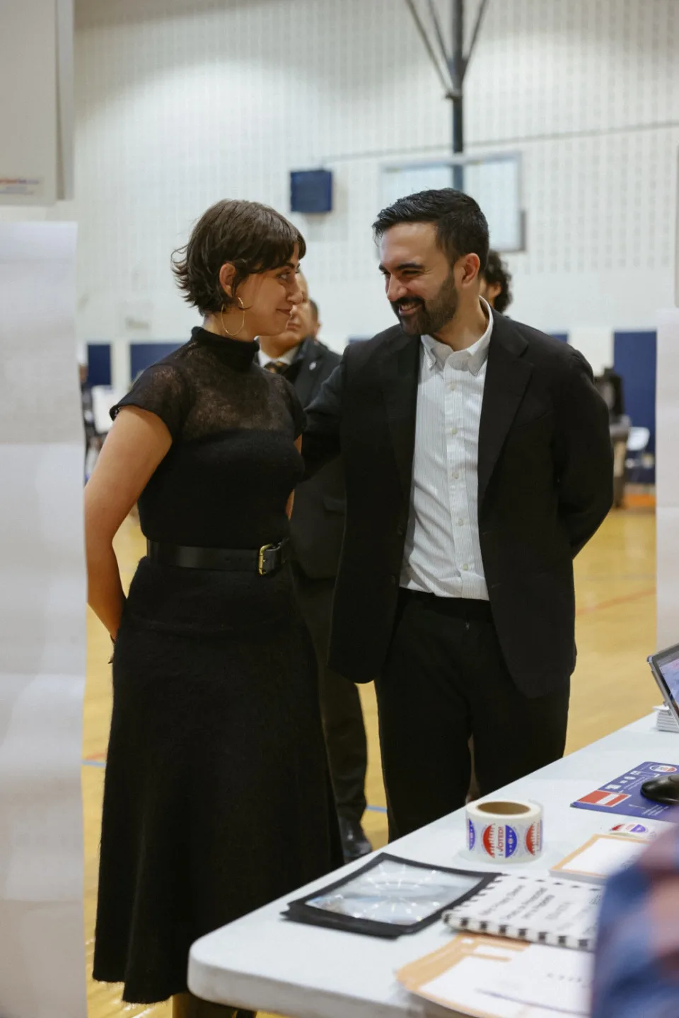 美國新當選紐約市長曼達尼夫妻。翻攝Zohran Kwame Mamdani X