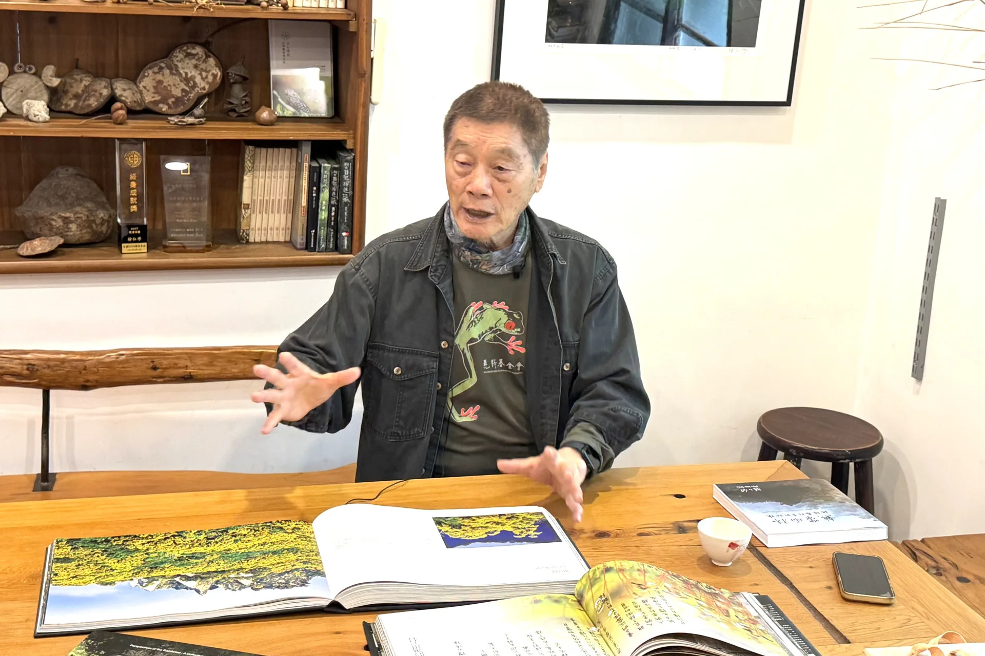 徐仁修獲得客家貢獻獎特別貢獻獎。客家委員會提供