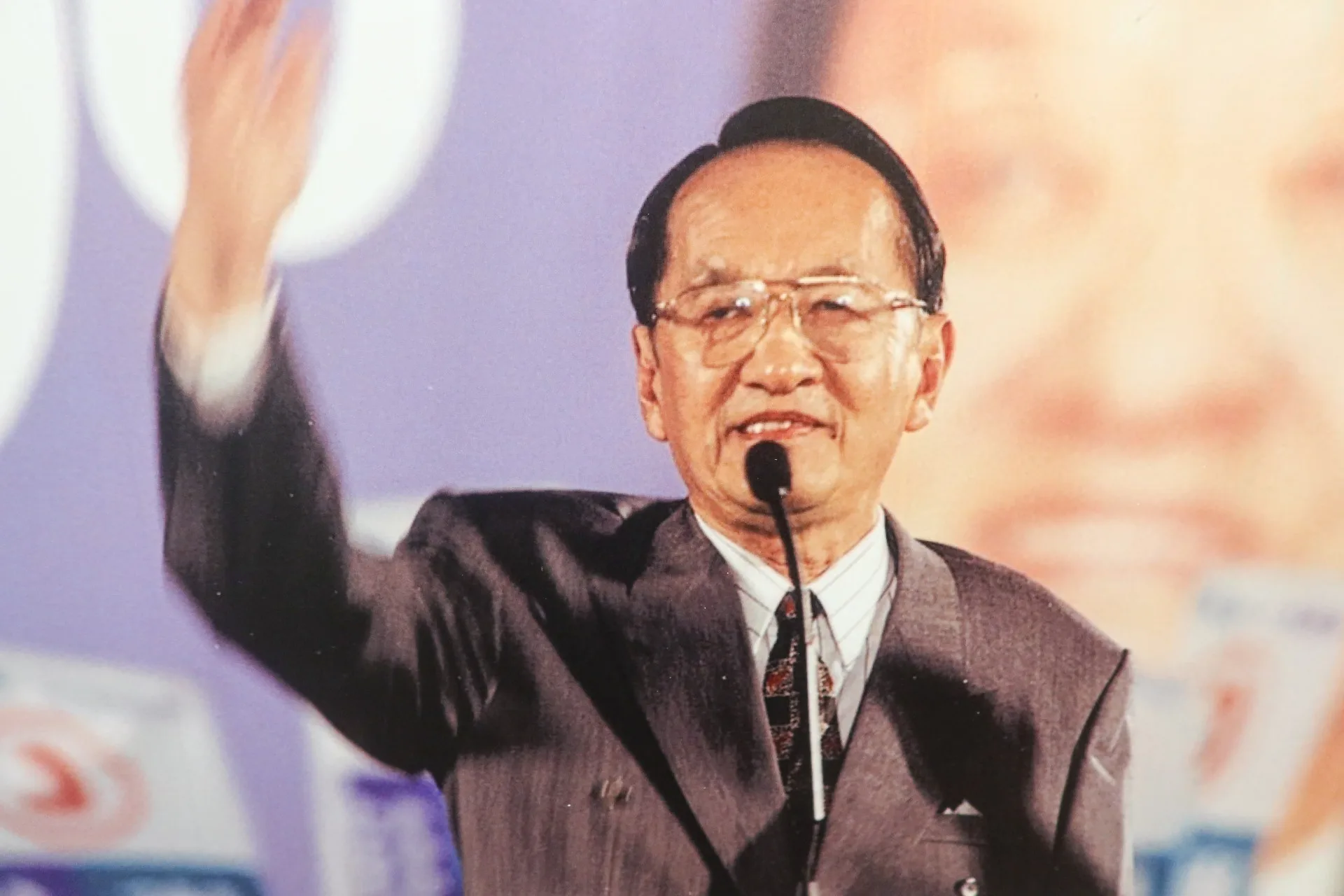 1996年彭明敏宣布競選總統。何來美翻攝自二二八國家紀念館展場