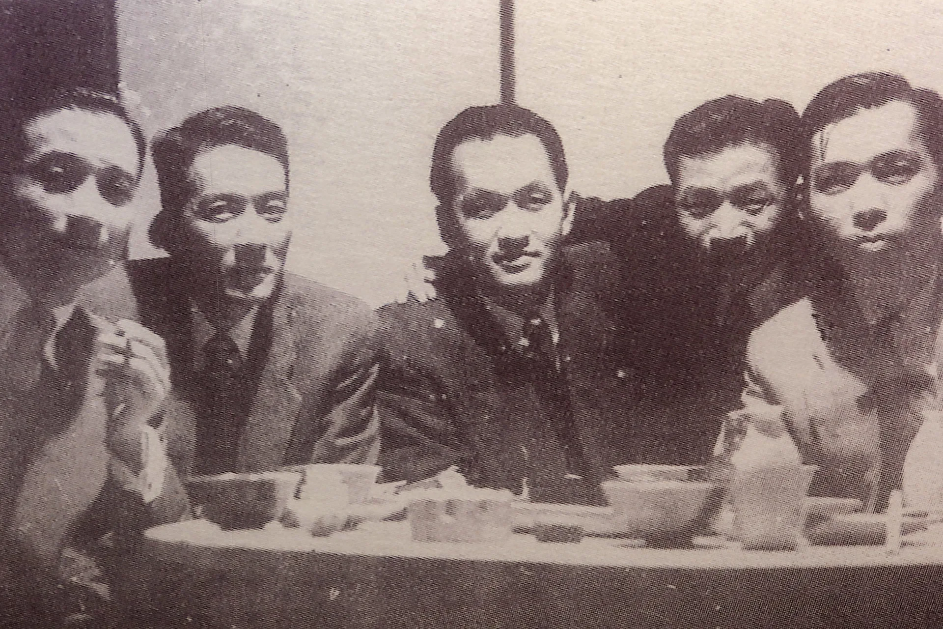 彭明敏(中)在台大任教時,與同事合影,左一是劉慶瑞教授,他是前財政部長郭婉容的前夫,不幸英年早逝。何來美翻攝自二二八國家紀念館展場