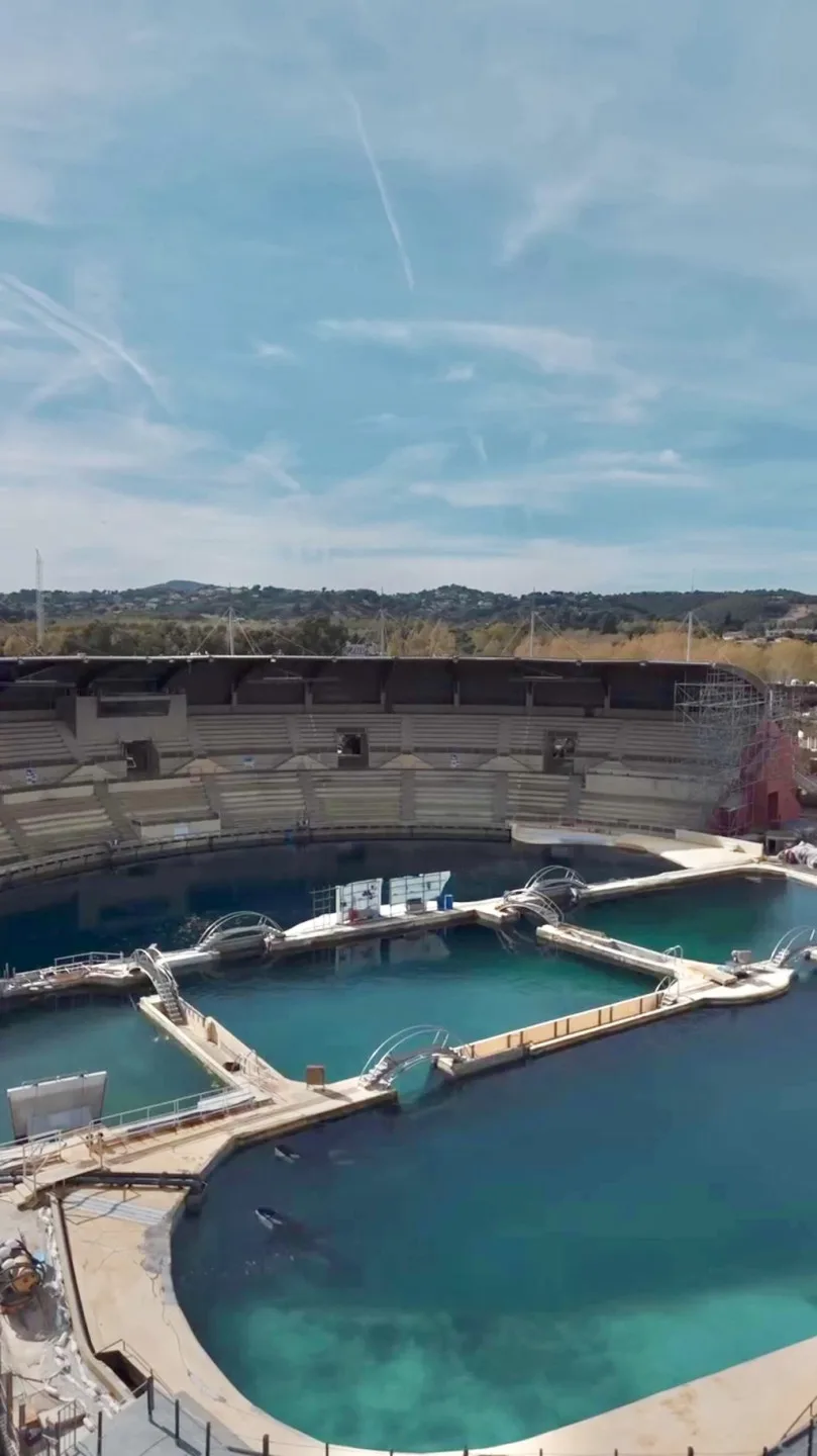 園區設施荒廢,自今年1月關閉以來缺乏維護。翻攝自sephlawless IG