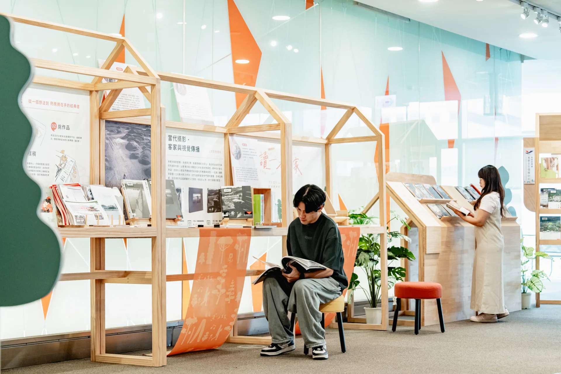 高雄城市書展透過不同視角去探討文化及議題,展現閱讀多樣面貌。高雄市立圖書館提供