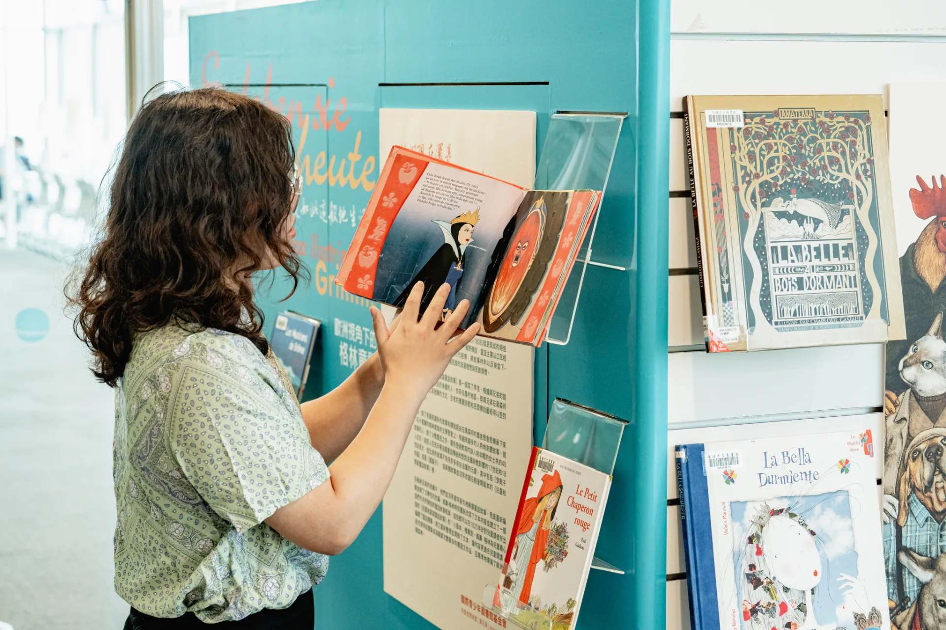 〈歐洲視角下的格林童話展〉集結來自歐洲13國的代表性《格林童話》插畫作品。高雄市立圖書館提供