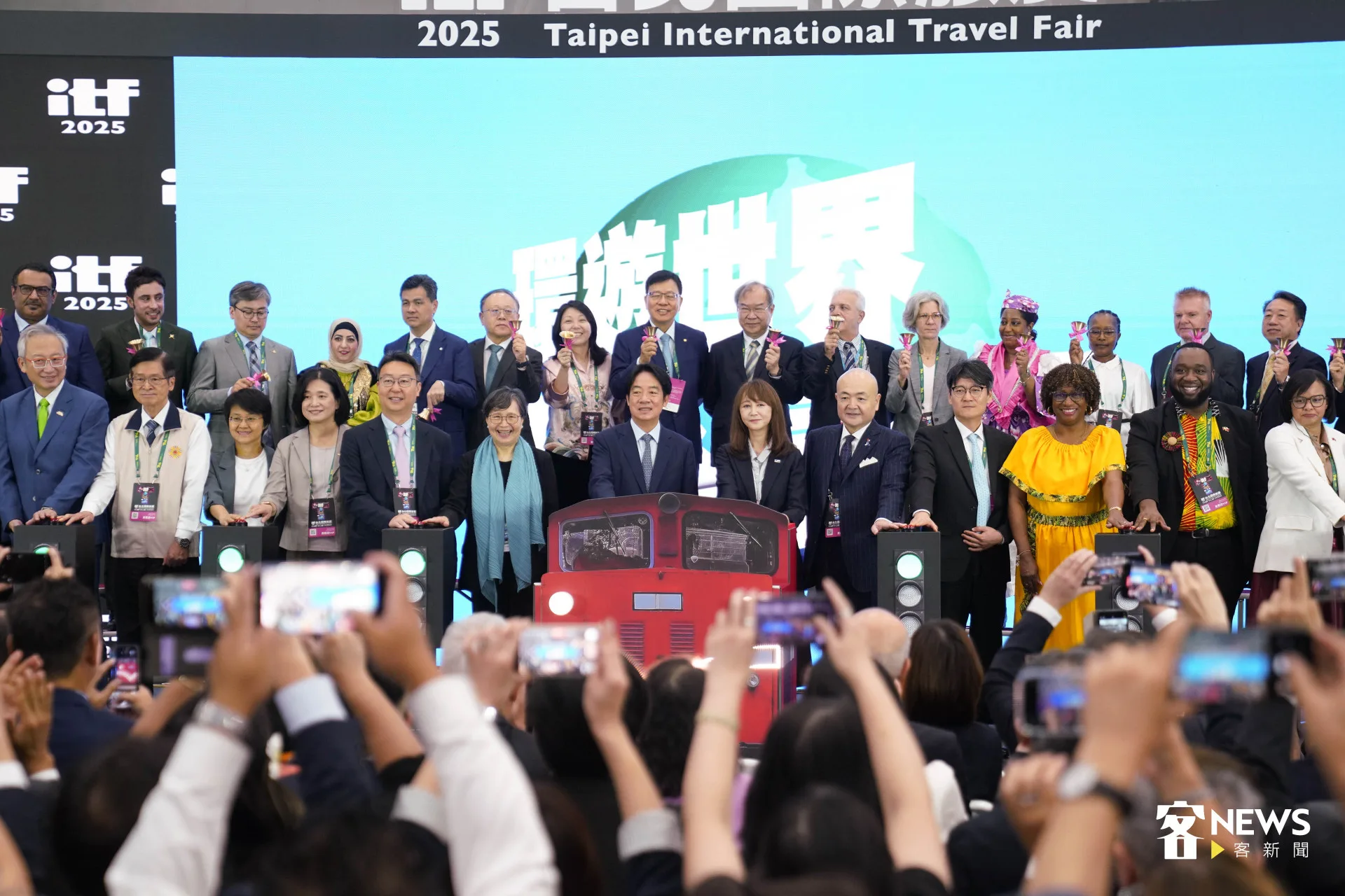 總統賴清德各部會代表、多位邦交國大使等重要貴賓皆蒞臨,展現共同推展國旅、迎戰國際旅遊決心。范修語攝