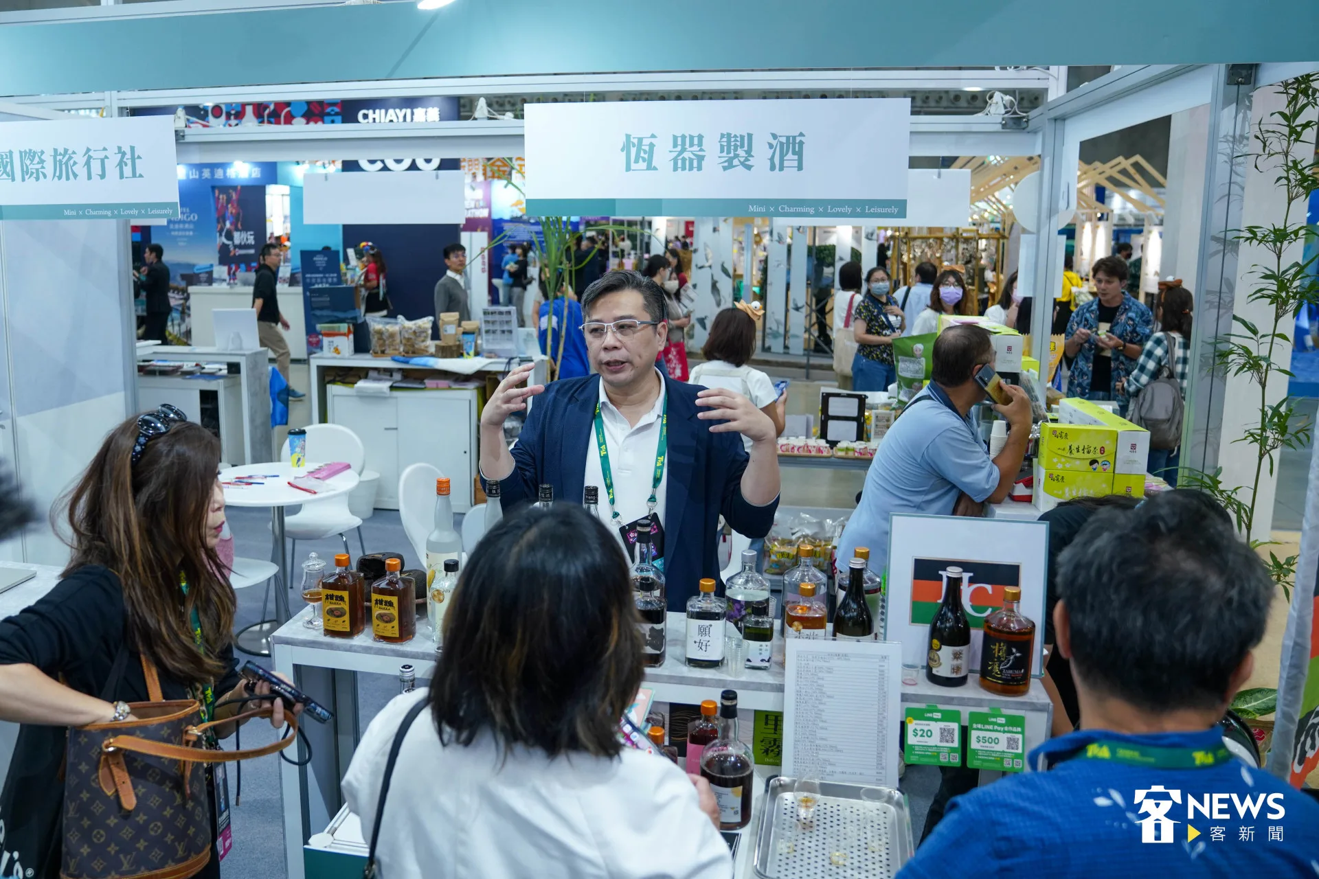 參觀民眾躍躍欲試。范修語攝