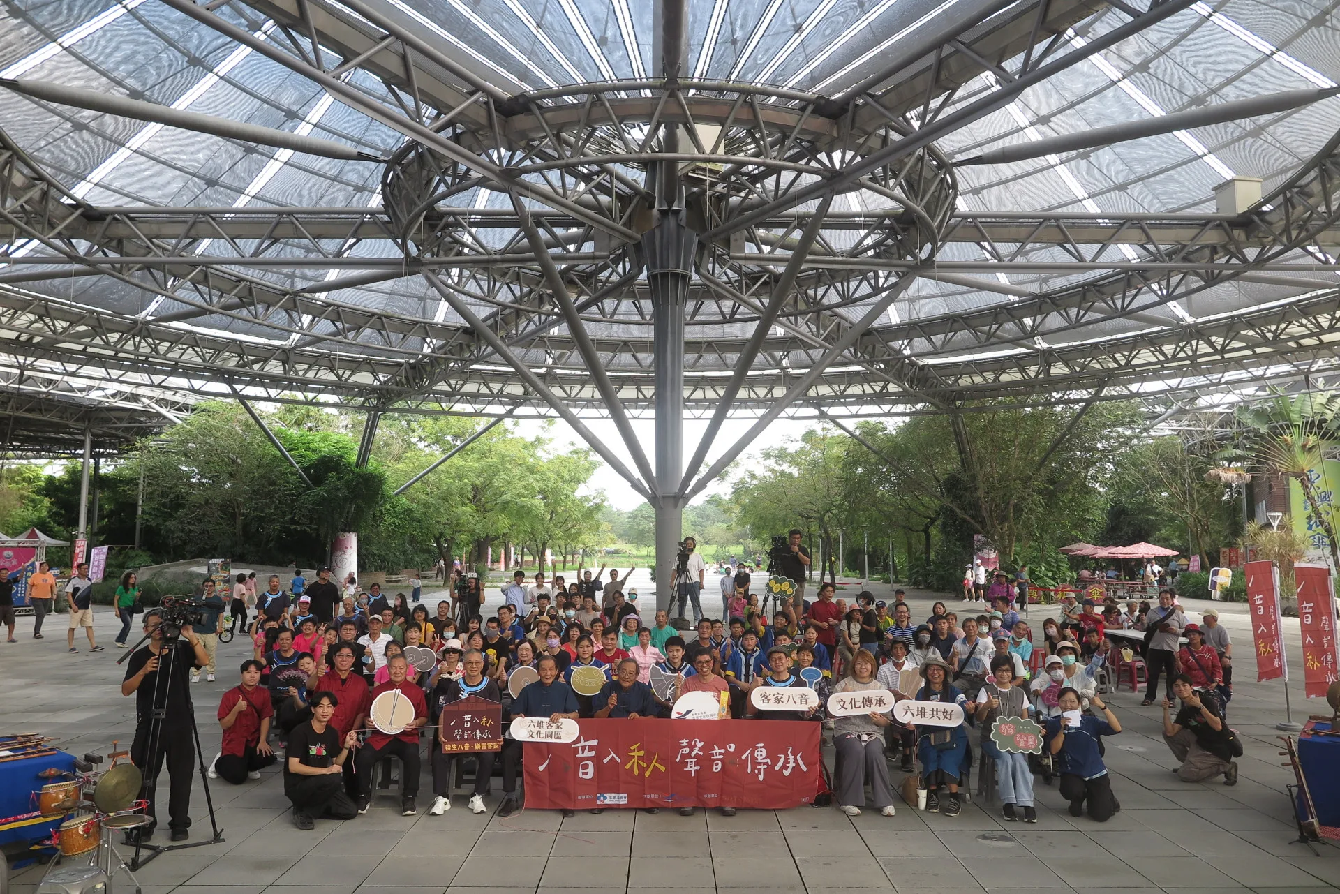 「後生八音‧樂響客家」活動大合照。客發中心提供