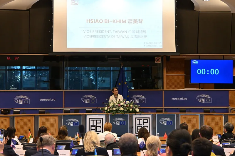 副總統蕭美琴11月7日驚喜現身歐洲議會,在其間舉行的對中政策跨國議會聯盟(IPAC)年度峰會發表專題演說。中央社