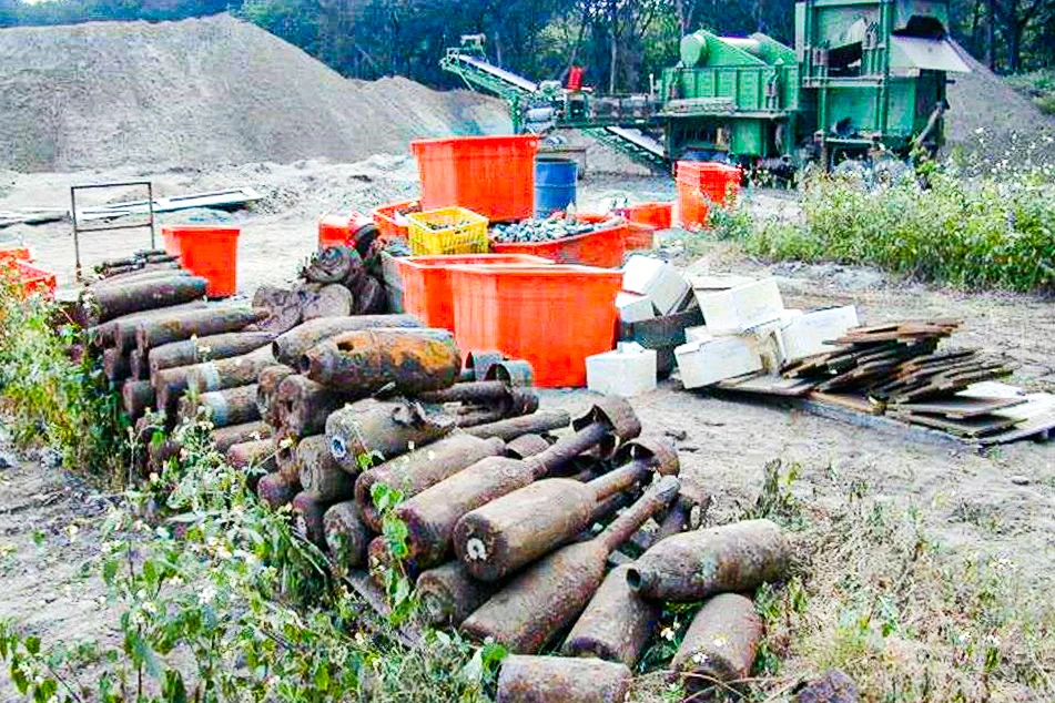 南寮漁港十七公里海岸線的起頭,原本還設有廢彈廠。陳權欣攝