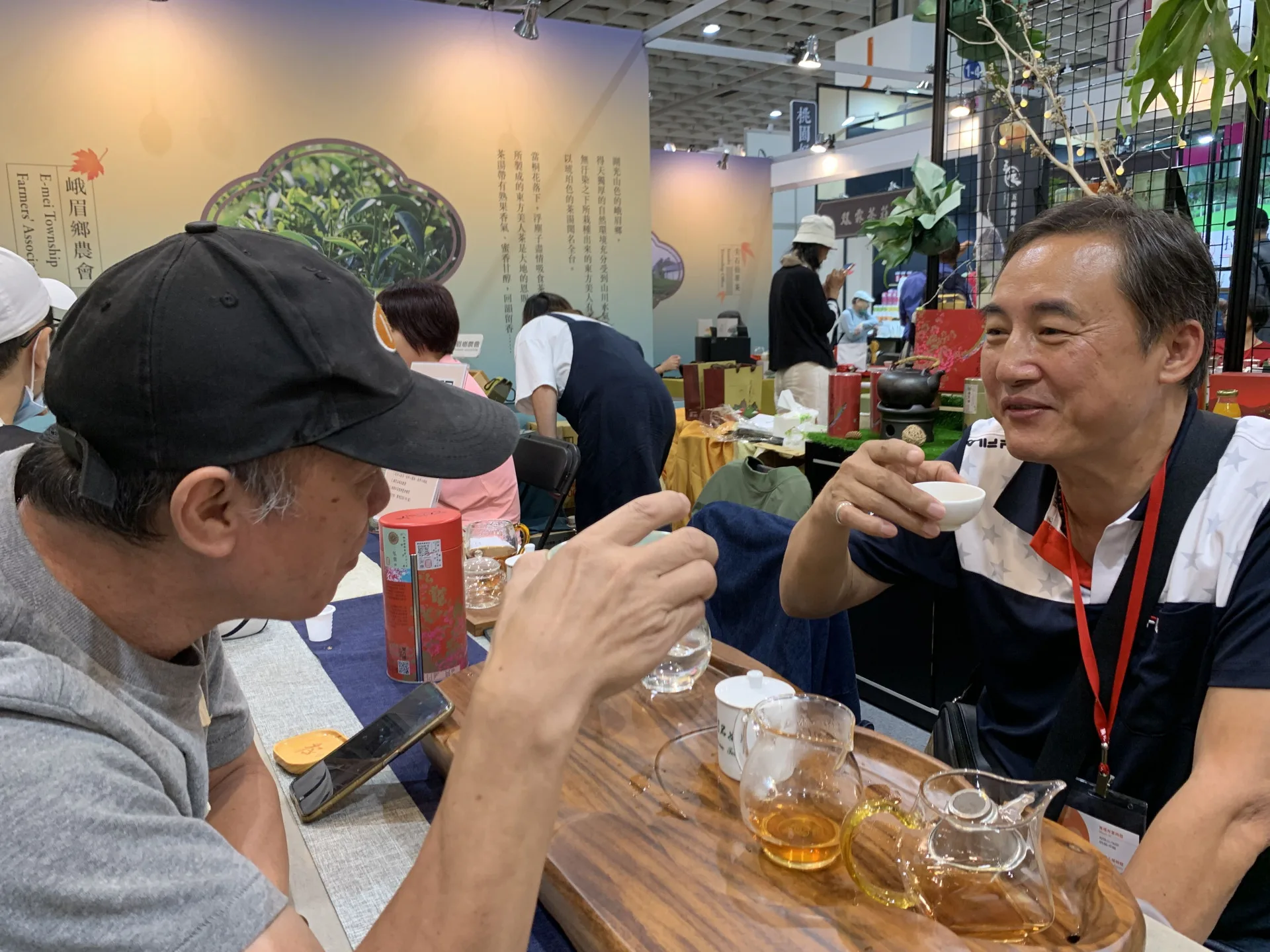 邀請鄉親廣傳親朋好友共襄盛舉,在茶席中細細品味竹縣的山水風情。新竹縣政府提供