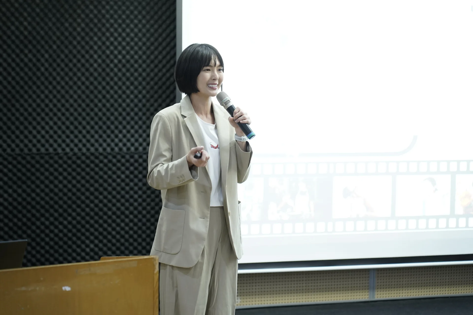 九月份辦理串流培訓講座,邀請講師小豬(黃沐妍)與學員們分享演藝跨域生涯歷程。臺北市政府客家事務委員會提供