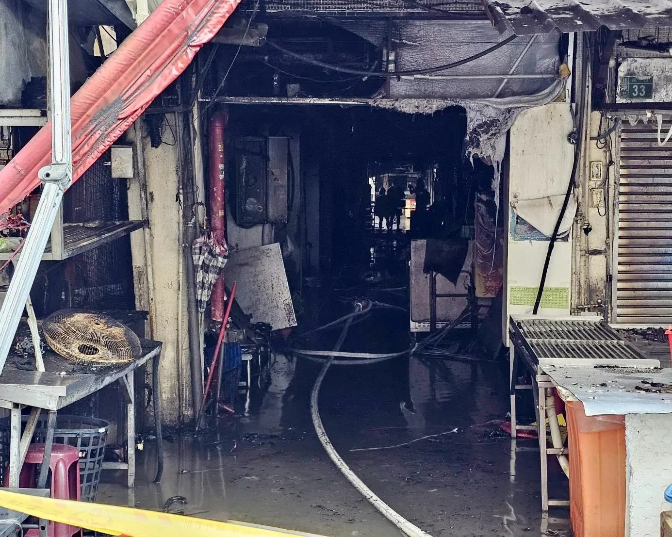 南門市場周邊私人店家於 5日晚間發生火災,波及到本市南門公有市場部分,造成嚴重損失。桃園市政府經濟發展局提供