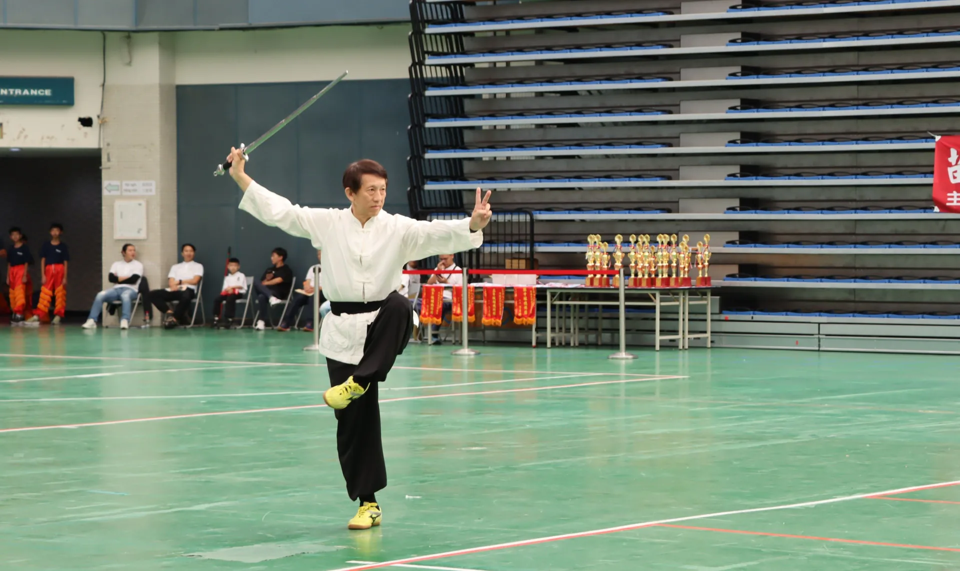 中華北少林長拳武術推展協會李若文帶來滿江紅劍表演。苗栗縣政府提供