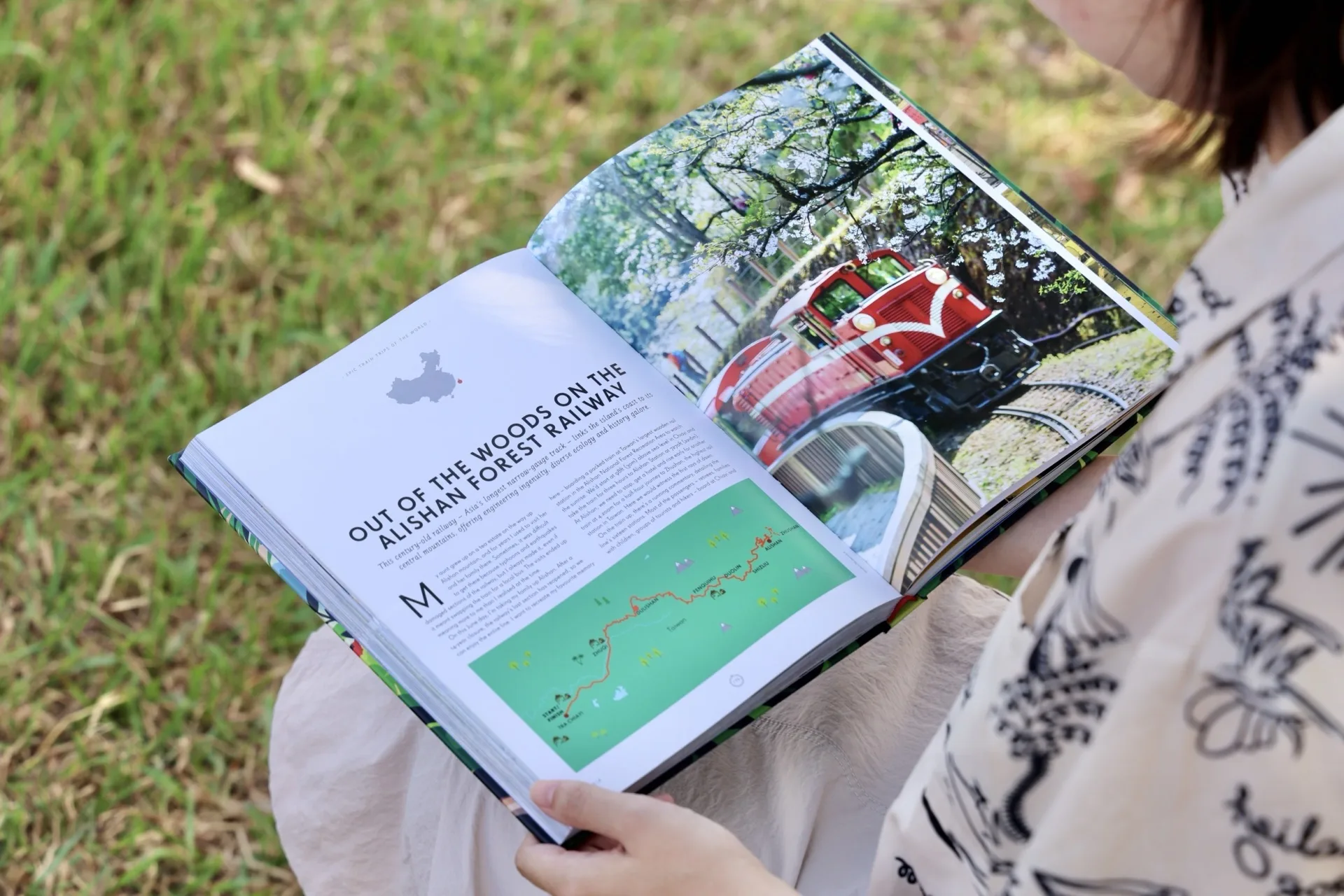 全球知名旅遊出版社「孤獨星球（Lonely Planet）」出版《Epic Train Trips of the World（世界史詩級火車之旅）》，阿里山林業鐵路入選，躍然亞洲篇章焦點。農業部林業及自然保育署阿里山林業鐵路及文化資產管理處提供