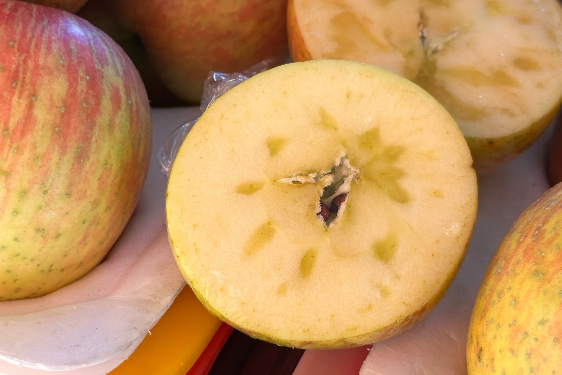 有漂亮的蜜的蜜蘋果。蕭秀琴攝