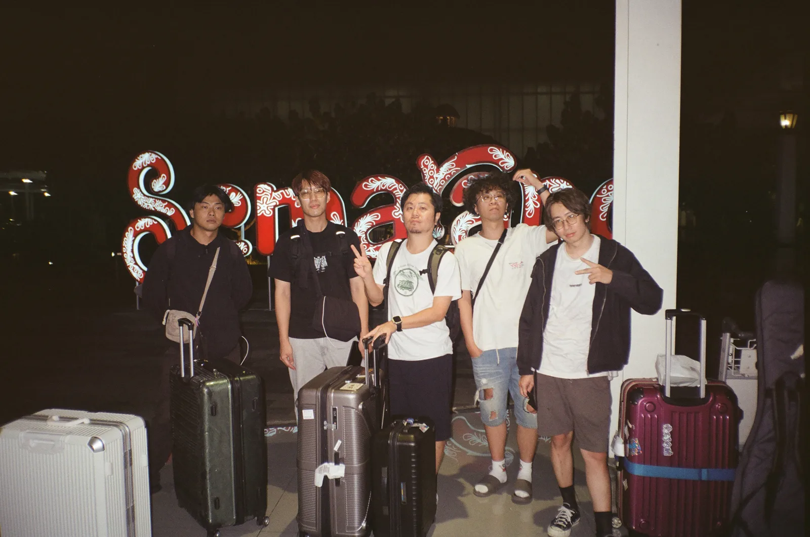 黃子軒（中）及團員（左起吉他手邱群、Keyboard手家陸、Bass 小 Q、鼓手小潘）遠赴印尼錄製EP，天災、人禍、病痛全遇上。內山小文化提供