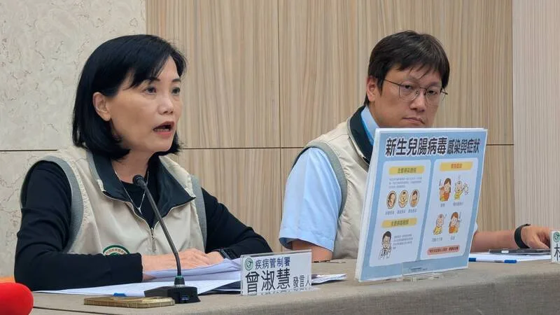 衛福部疾管署發言人曾淑慧(左)18日在例行疫情週報表示,研判國內腸病毒疫情反常進入流行期,預估到2026年放寒假才會降溫。