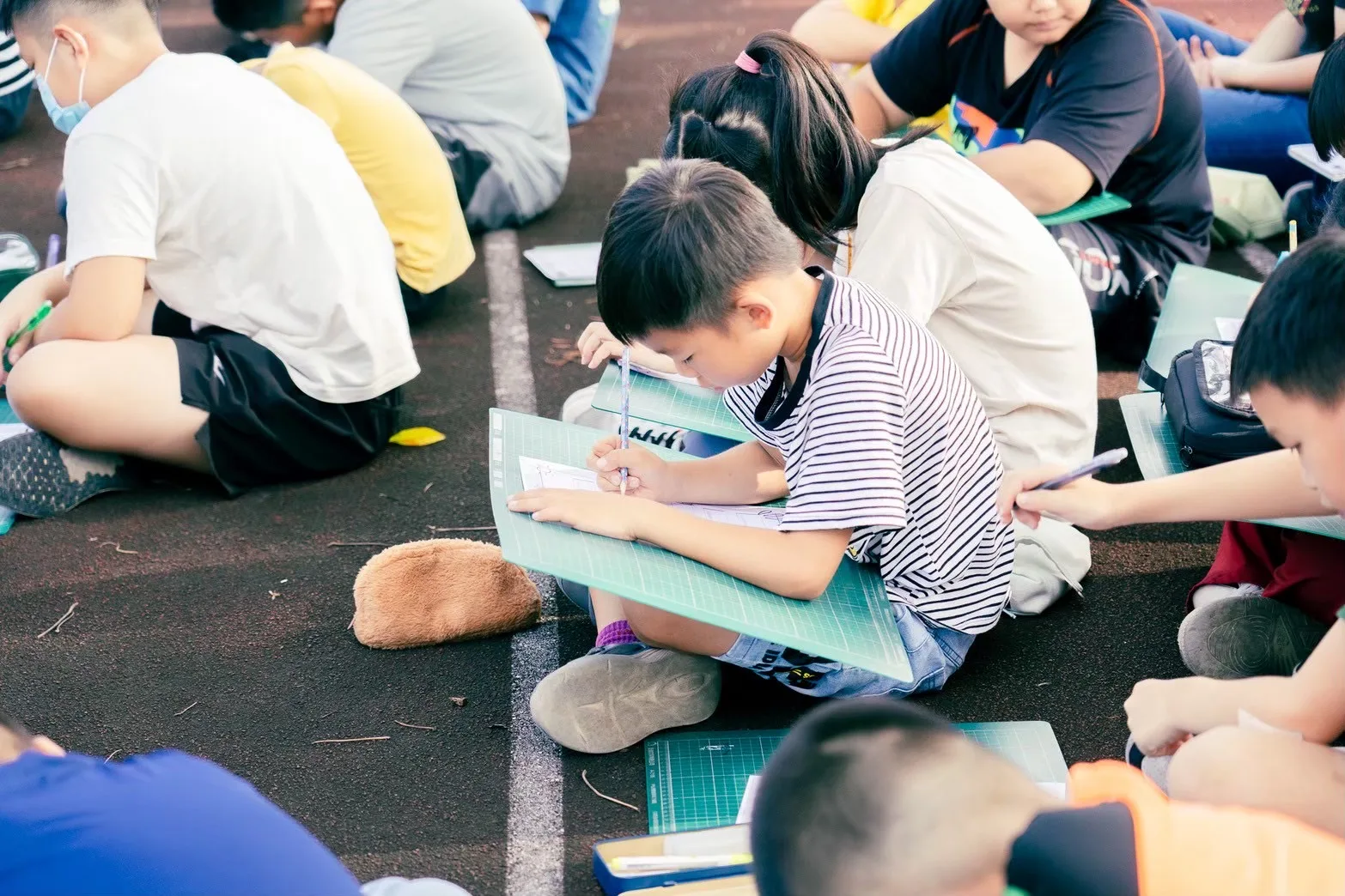 新威分校的學生寫下自己的校園記憶。蟬聲慢行文化工作坊提供