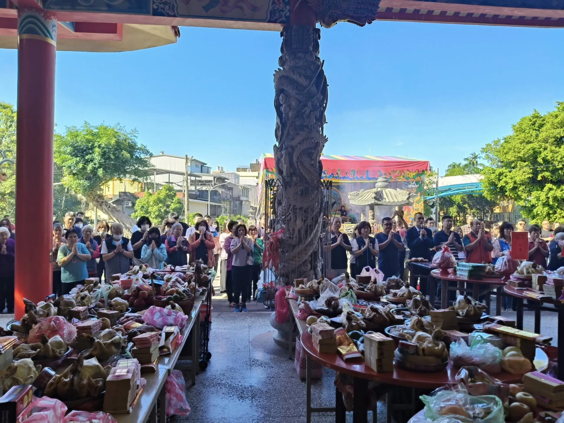 丹桂宮收冬戲,滿滿的人潮一同請神。丹桂宮提供