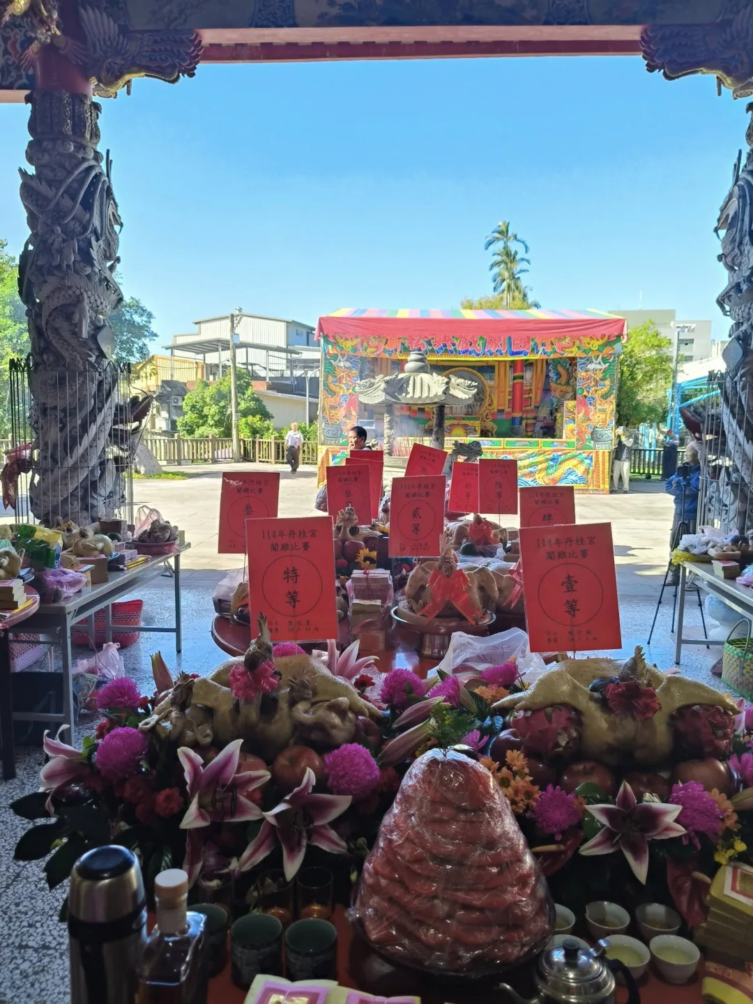 丹桂宮收冬戲,閹雞得獎區,今年共有109隻閹雞參賽。丹桂宮提供