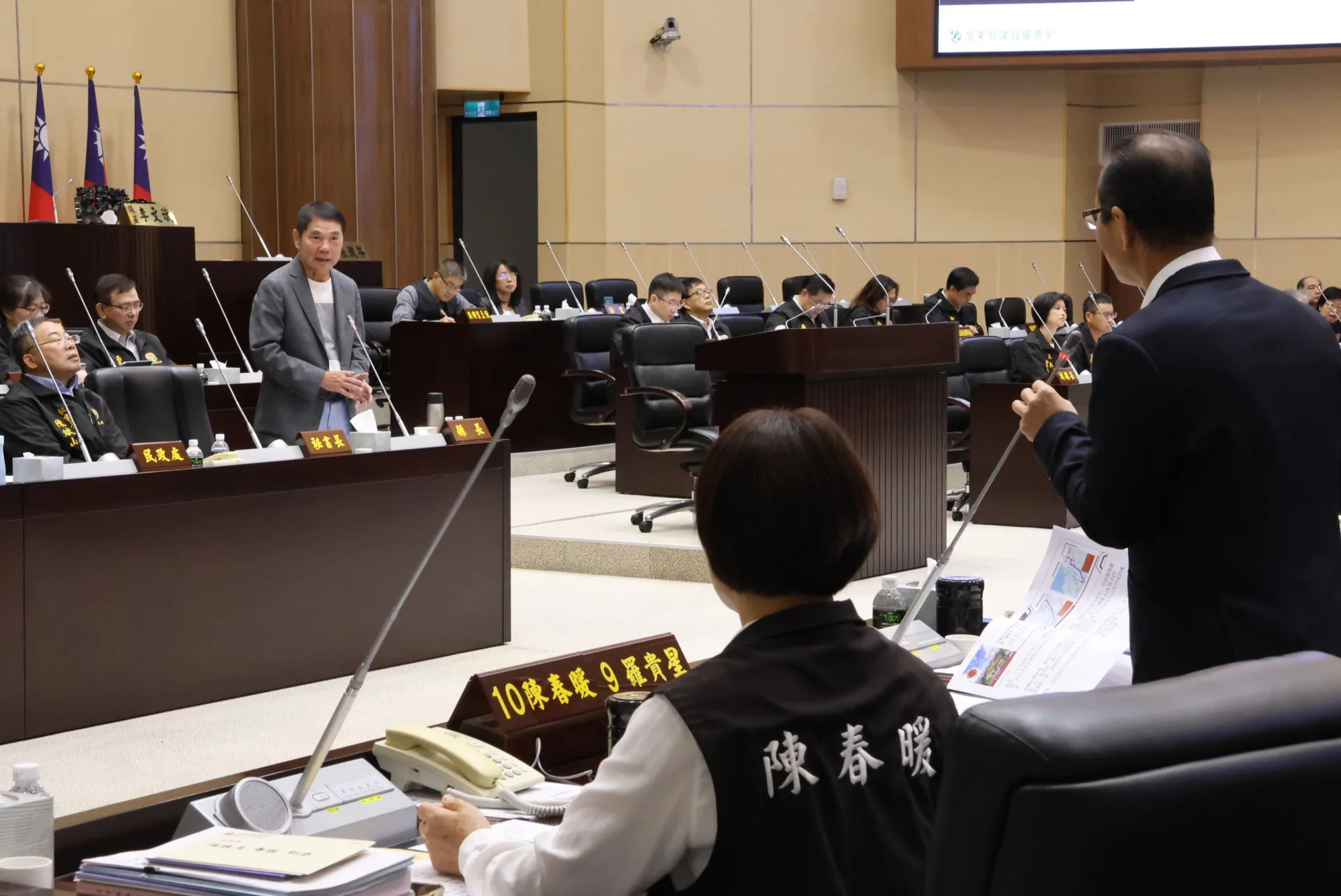 苗栗縣議會今天(26日)進行總質詢議程,議員針對燈會、民生、交通做詢問。苗栗縣政府提供