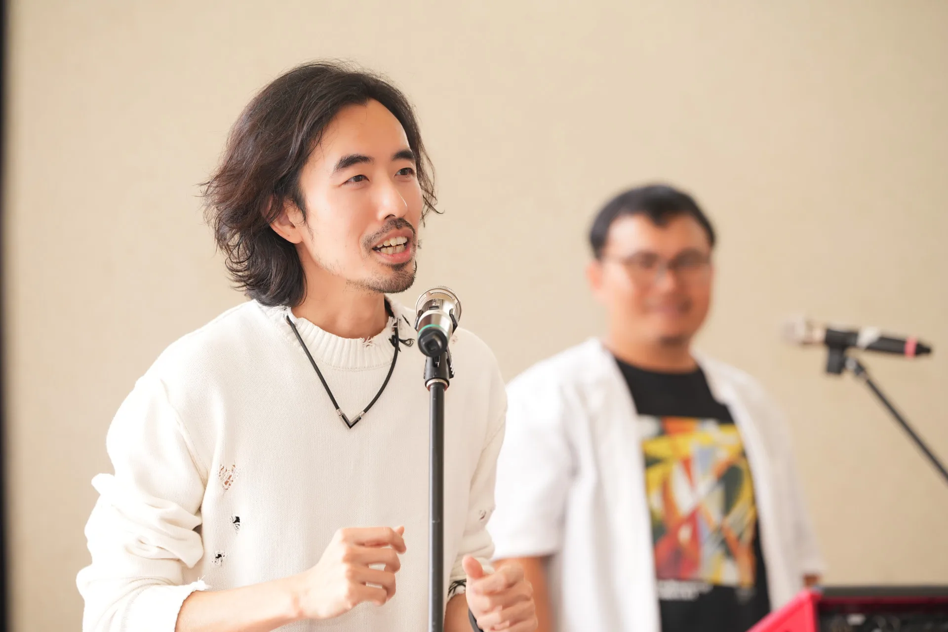 火焰蟲樂團為來自屏東六堆的客語電音樂團，成立以來以創新融合客語、電音與八音的獨特風格備受矚目。圖為火燄蟲製作人黃岳捷。火焰蟲樂團提供