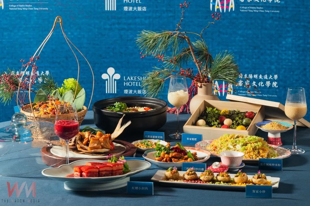 煙波推出「經典客家宴」料理展示，象徵產學合作計畫的起點。 煙波國際觀光集團提供