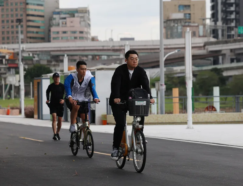 東北季風影響早晚偏涼　清晨水氣仍多